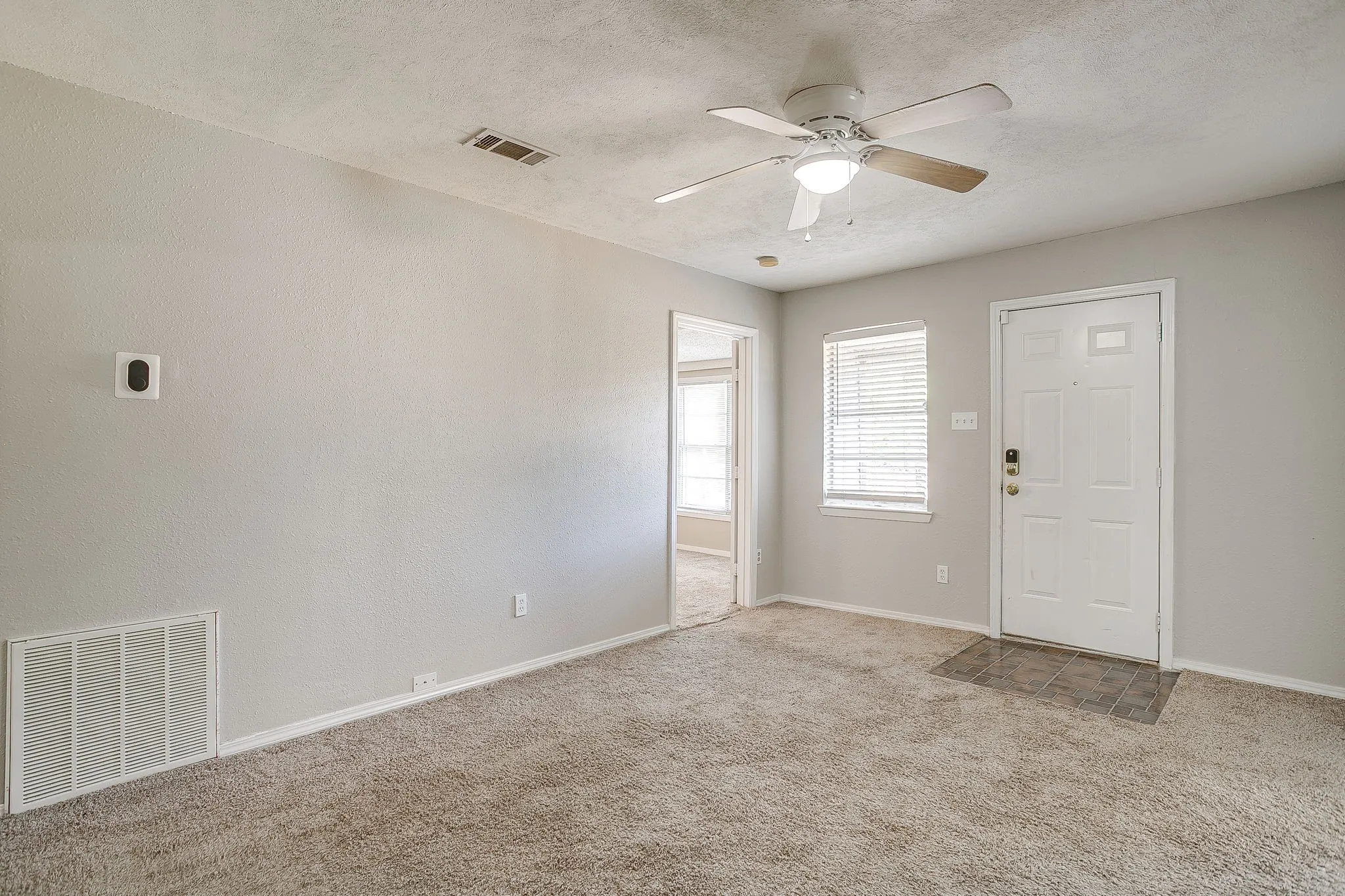 Single Family Residence For Sale in Tarrant County , 208 Wells Burnett Road, Azle, Texas 76020, 3 Bedroom, 1 Bathroom, Garage spaces, 1,038 Sqft, built in 1950, mls#21401600, Real Estate Agent in Azle, Homes For Sale in Tarrant county, Homes For Sale in Azle, Realtor in Azle Texas, Real Estate Brokerage Independent Realty Texas, Luminita Cordes Realtor