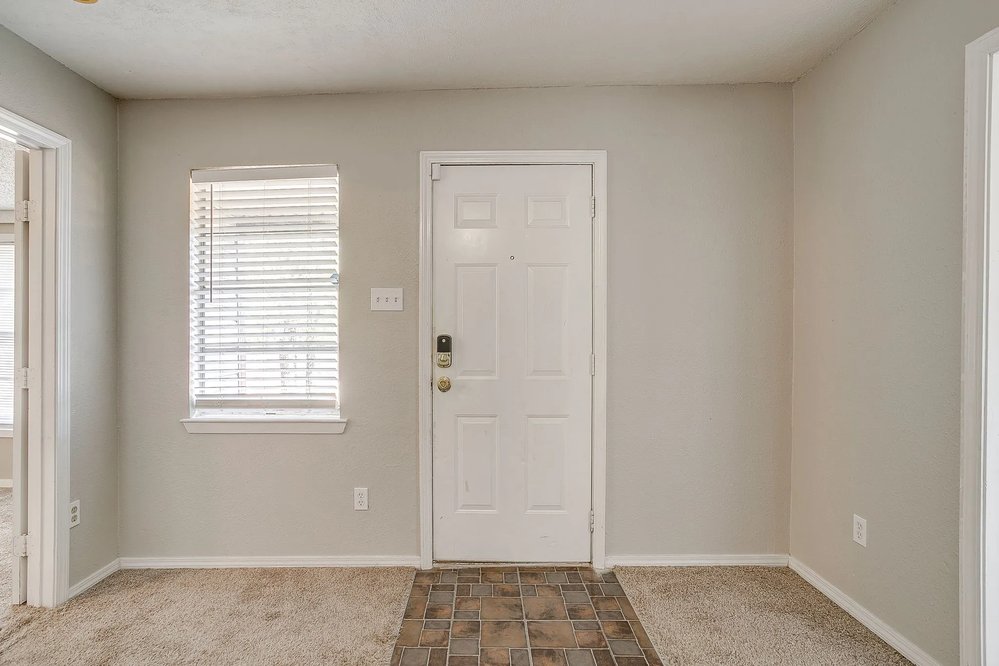 Single Family Residence For Sale in Tarrant County , 208 Wells Burnett Road, Azle, Texas 76020, 3 Bedroom, 1 Bathroom, Garage spaces, 1,038 Sqft, built in 1950, mls#21401600, Real Estate Agent in Azle, Homes For Sale in Tarrant county, Homes For Sale in Azle, Realtor in Azle Texas, Real Estate Brokerage Independent Realty Texas, Luminita Cordes Realtor