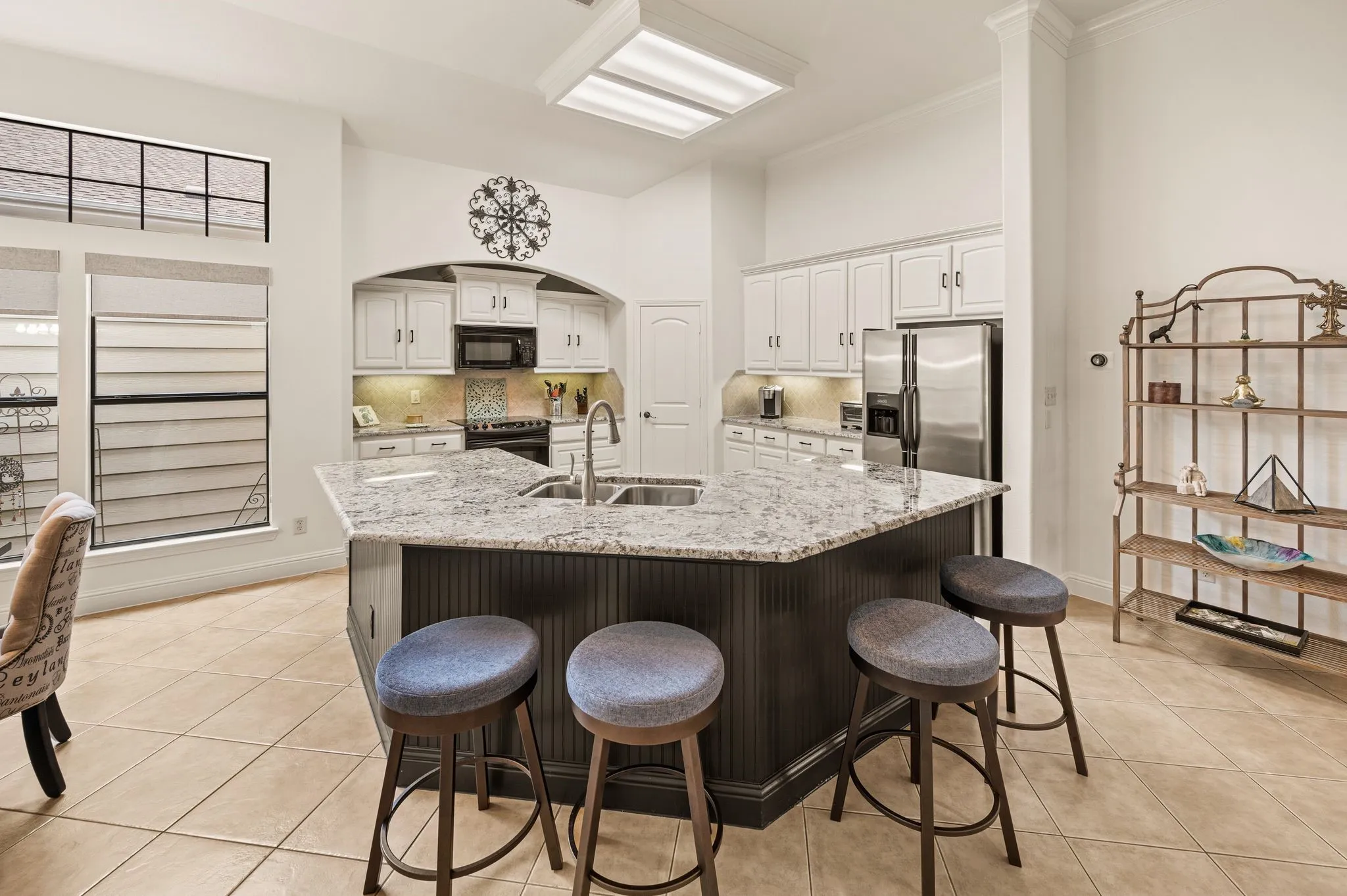 Kitchen with walk in, corner pantry