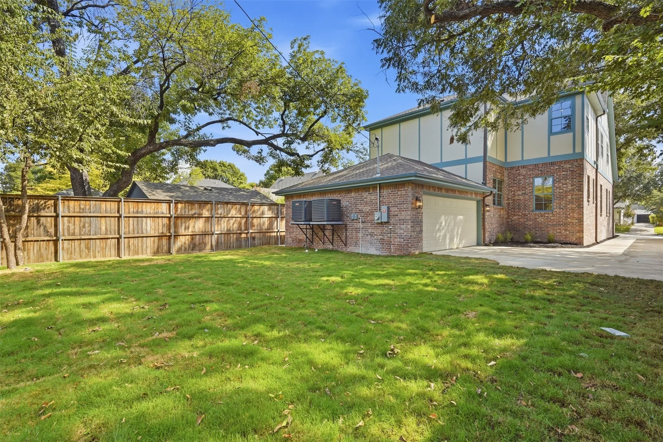 Single Family Residence For Sale in Tarrant County , 2212 Carleton Avenue, Fort Worth, Texas 76107, 5 Bedroom, 5 Bathroom, 2 Garage spaces, 3,712 Sqft, built in 2026, mls#21387879, Real Estate Agent in Fort Worth, Homes For Sale in Tarrant county, Homes For Sale in Fort Worth, Realtor in Fort Worth Texas, Real Estate Brokerage Independent Realty Texas, Luminita Cordes Realtor