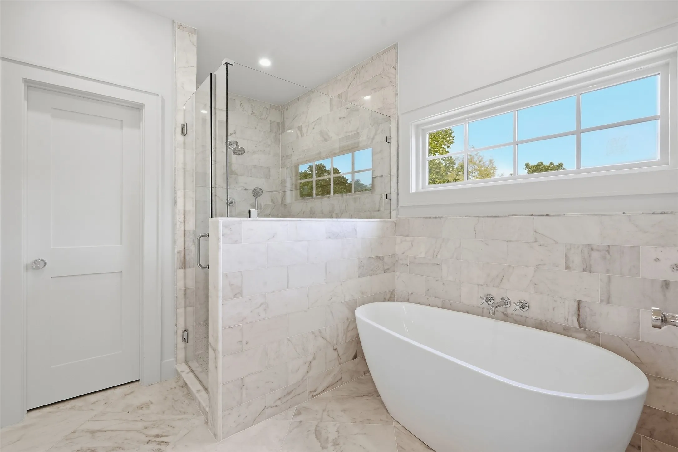 2nd Floor en-suite bath