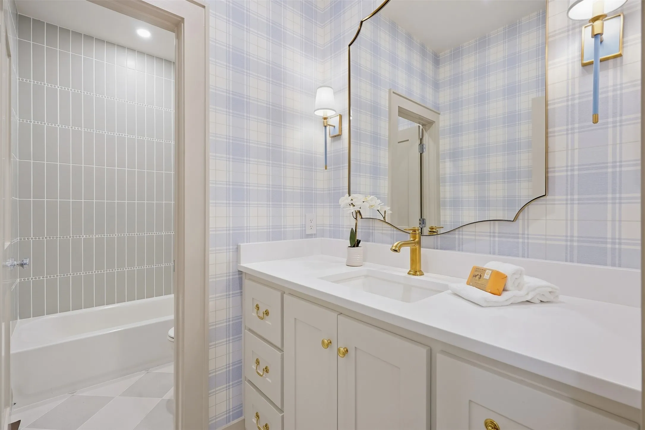 Single Family Residence For Sale in Tarrant County , 2212 Carleton Avenue, Fort Worth, Texas 76107, 5 Bedroom, 5 Bathroom, 2 Garage spaces, 3,712 Sqft, built in 2026, mls#21387879, Real Estate Agent in Fort Worth, Homes For Sale in Tarrant county, Homes For Sale in Fort Worth, Realtor in Fort Worth Texas, Real Estate Brokerage Independent Realty Texas, Luminita Cordes Realtor
