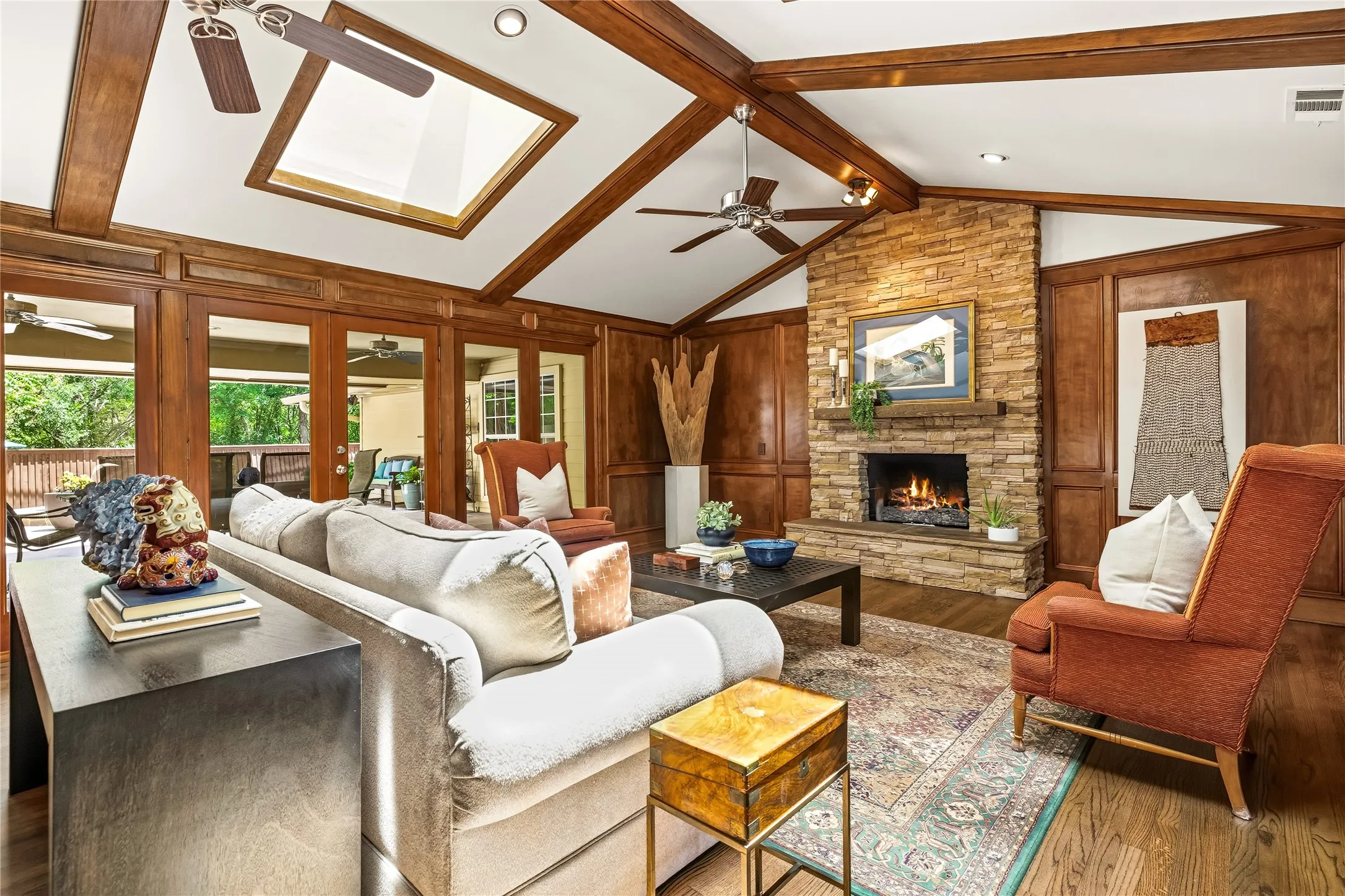 Single Family Residence For Sale in Dallas County , 10626 Cox Lane, Dallas, Texas 75229, 4 Bedroom, 5 Bathroom, 3 Garage spaces, 4,070 Sqft, built in 1972, mls#21375217, Real Estate Agent in Dallas, Homes For Sale in Dallas county, Homes For Sale in Dallas, Realtor in Dallas Texas, Real Estate Brokerage Independent Realty Texas, Luminita Cordes Realtor