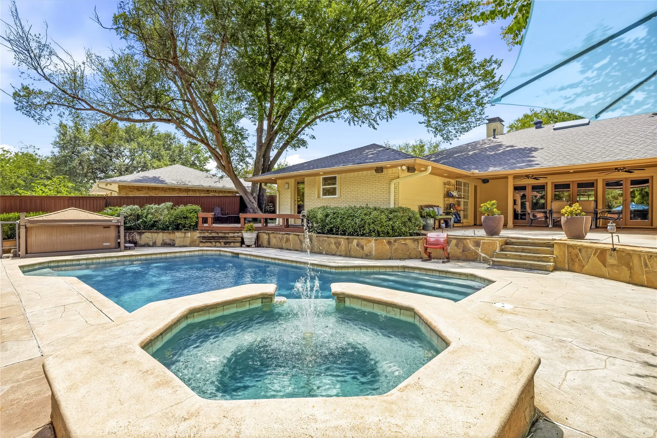 Single Family Residence For Sale in Dallas County , 10626 Cox Lane, Dallas, Texas 75229, 4 Bedroom, 5 Bathroom, 3 Garage spaces, 4,070 Sqft, built in 1972, mls#21375217, Real Estate Agent in Dallas, Homes For Sale in Dallas county, Homes For Sale in Dallas, Realtor in Dallas Texas, Real Estate Brokerage Independent Realty Texas, Luminita Cordes Realtor