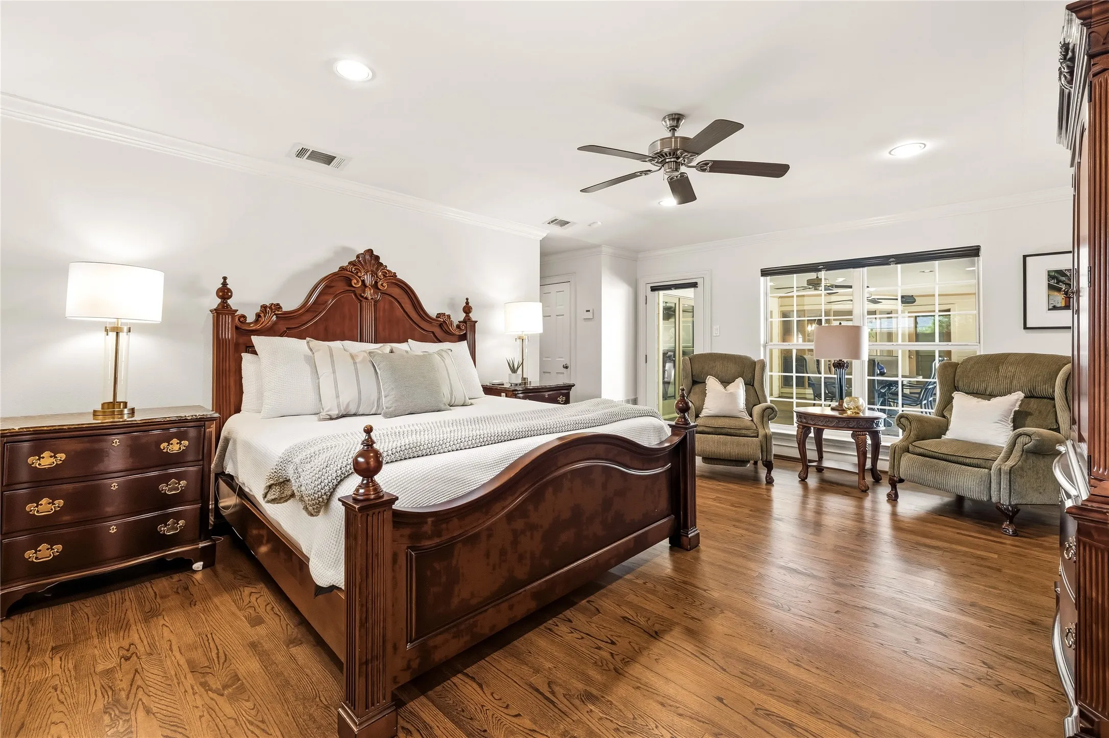 Single Family Residence For Sale in Dallas County , 10626 Cox Lane, Dallas, Texas 75229, 4 Bedroom, 5 Bathroom, 3 Garage spaces, 4,070 Sqft, built in 1972, mls#21375217, Real Estate Agent in Dallas, Homes For Sale in Dallas county, Homes For Sale in Dallas, Realtor in Dallas Texas, Real Estate Brokerage Independent Realty Texas, Luminita Cordes Realtor