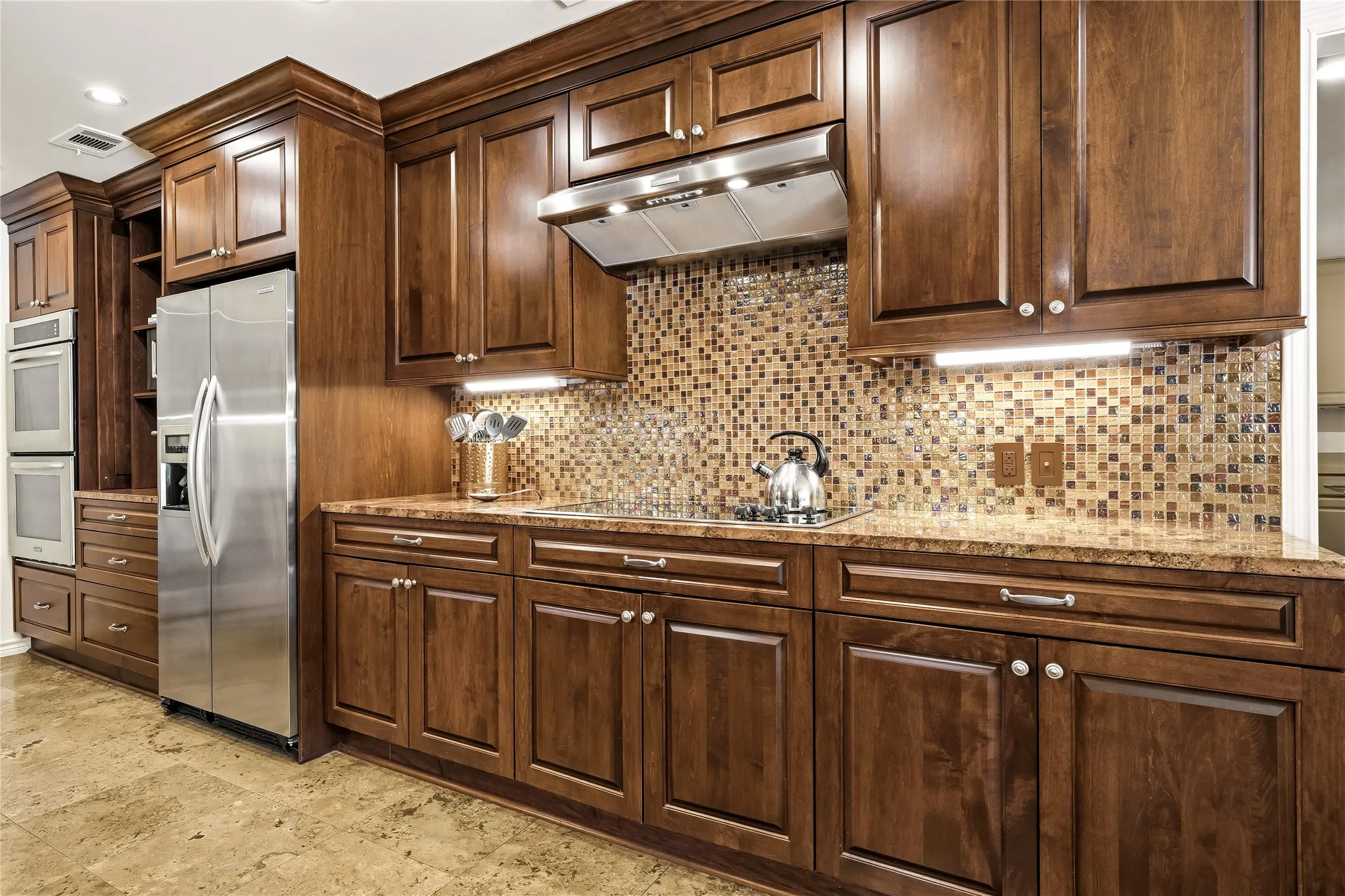 Single Family Residence For Sale in Dallas County , 10626 Cox Lane, Dallas, Texas 75229, 4 Bedroom, 5 Bathroom, 3 Garage spaces, 4,070 Sqft, built in 1972, mls#21375217, Real Estate Agent in Dallas, Homes For Sale in Dallas county, Homes For Sale in Dallas, Realtor in Dallas Texas, Real Estate Brokerage Independent Realty Texas, Luminita Cordes Realtor