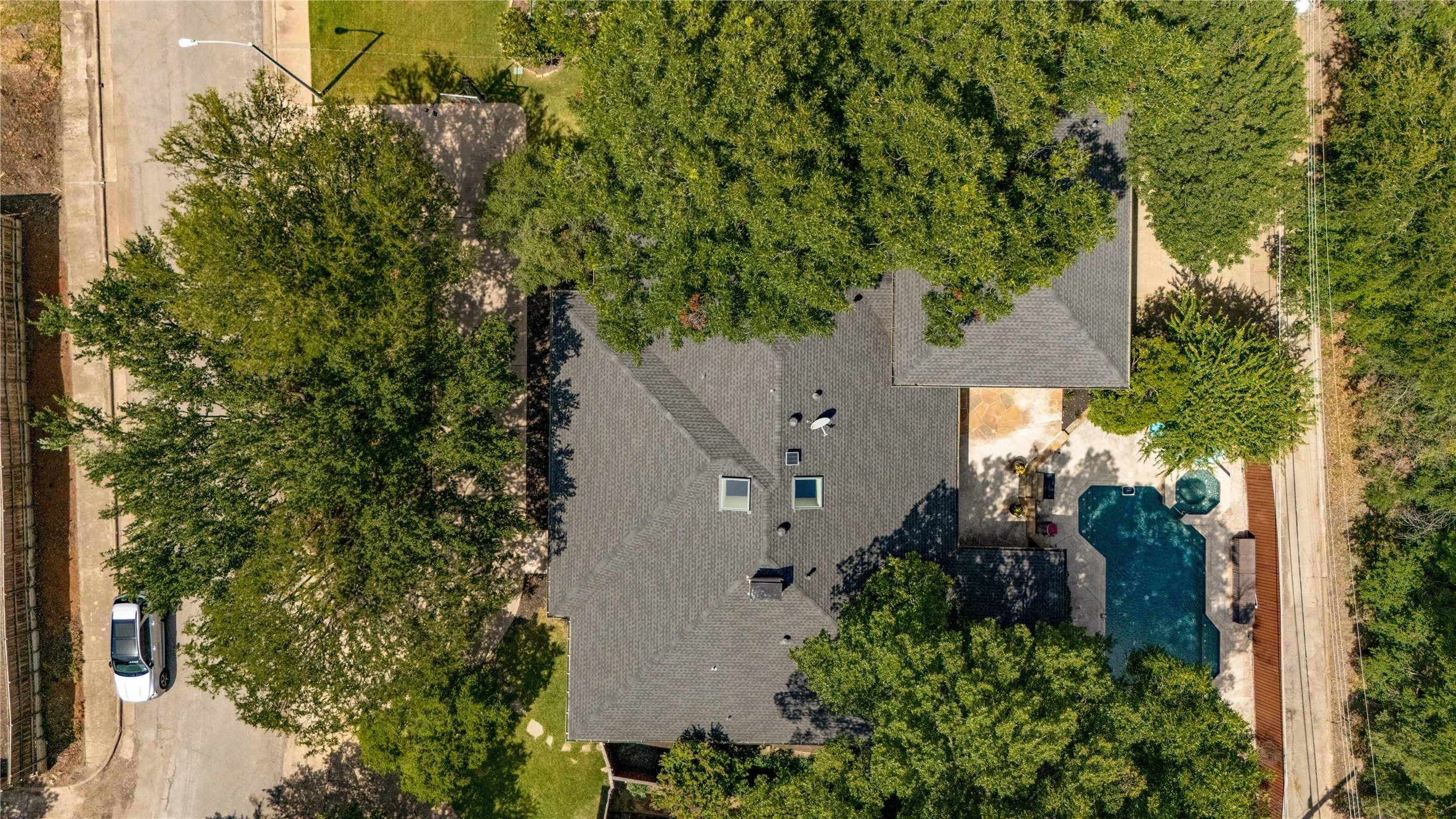 Single Family Residence For Sale in Dallas County , 10626 Cox Lane, Dallas, Texas 75229, 4 Bedroom, 5 Bathroom, 3 Garage spaces, 4,070 Sqft, built in 1972, mls#21375217, Real Estate Agent in Dallas, Homes For Sale in Dallas county, Homes For Sale in Dallas, Realtor in Dallas Texas, Real Estate Brokerage Independent Realty Texas, Luminita Cordes Realtor