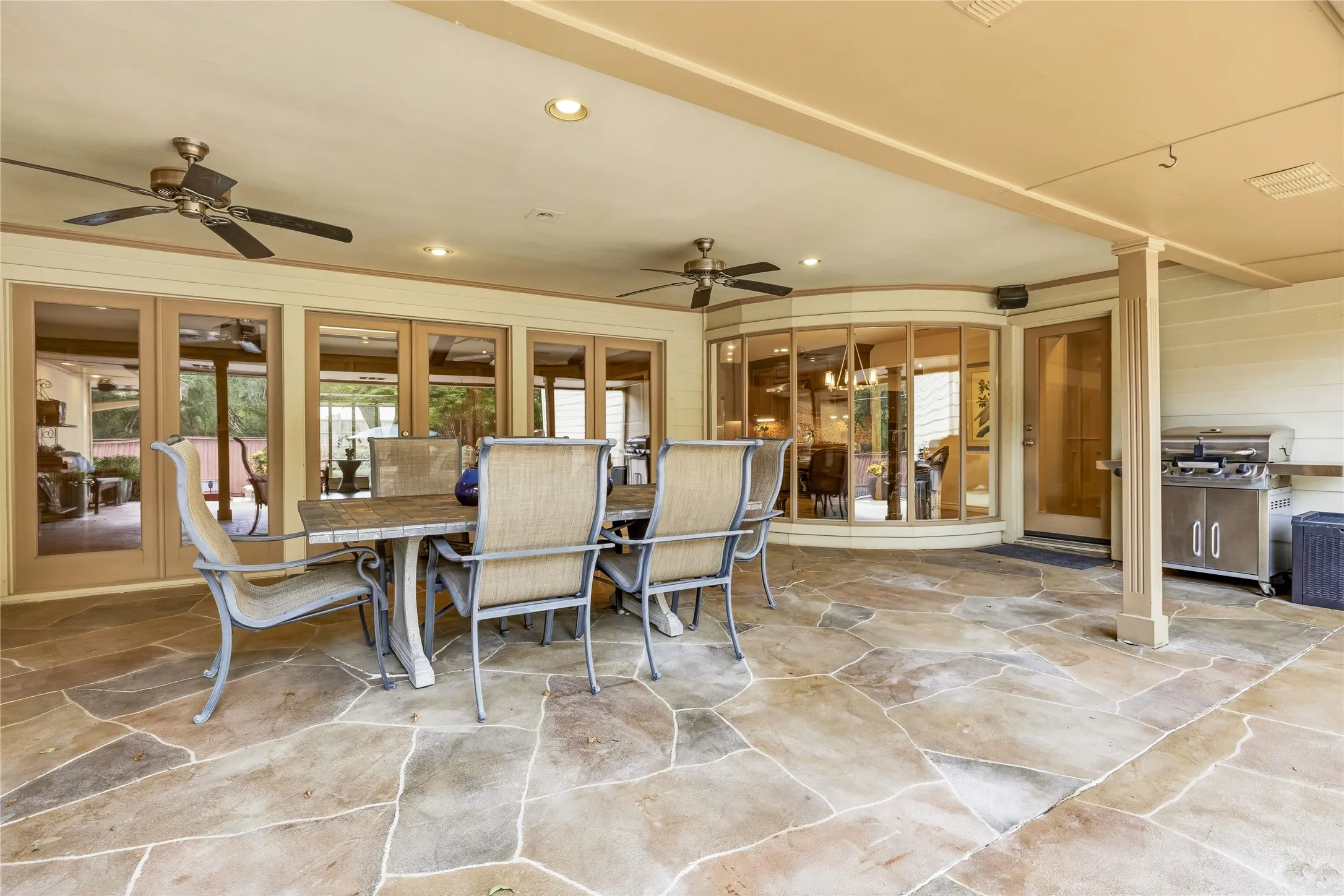 Single Family Residence For Sale in Dallas County , 10626 Cox Lane, Dallas, Texas 75229, 4 Bedroom, 5 Bathroom, 3 Garage spaces, 4,070 Sqft, built in 1972, mls#21375217, Real Estate Agent in Dallas, Homes For Sale in Dallas county, Homes For Sale in Dallas, Realtor in Dallas Texas, Real Estate Brokerage Independent Realty Texas, Luminita Cordes Realtor