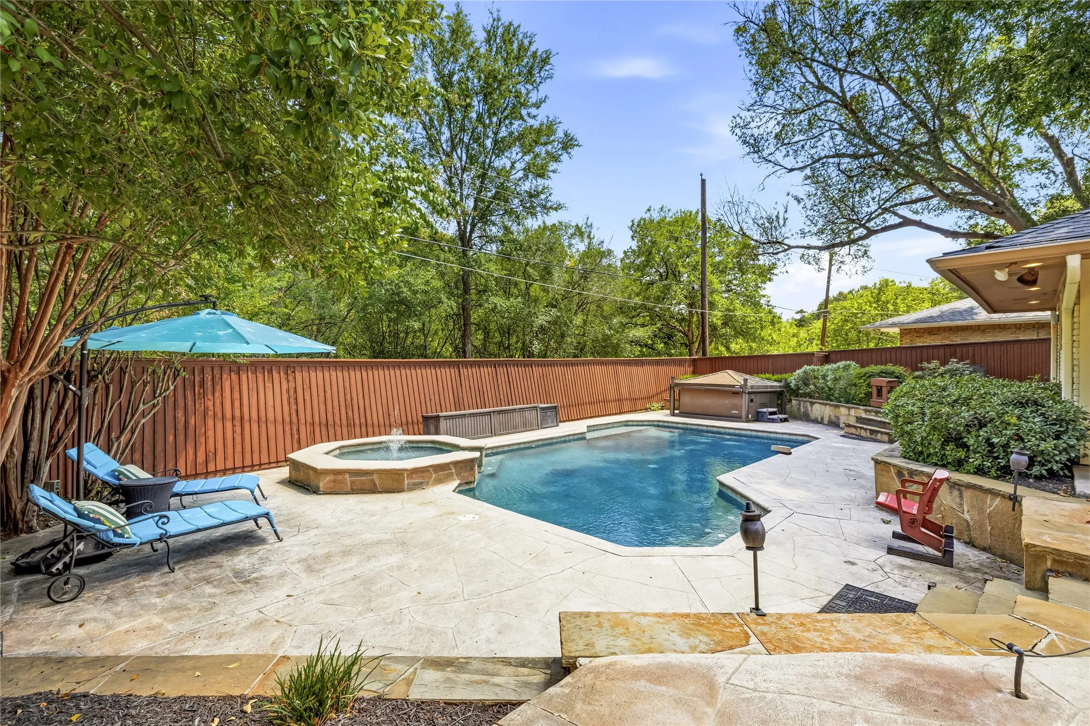 Single Family Residence For Sale in Dallas County , 10626 Cox Lane, Dallas, Texas 75229, 4 Bedroom, 5 Bathroom, 3 Garage spaces, 4,070 Sqft, built in 1972, mls#21375217, Real Estate Agent in Dallas, Homes For Sale in Dallas county, Homes For Sale in Dallas, Realtor in Dallas Texas, Real Estate Brokerage Independent Realty Texas, Luminita Cordes Realtor