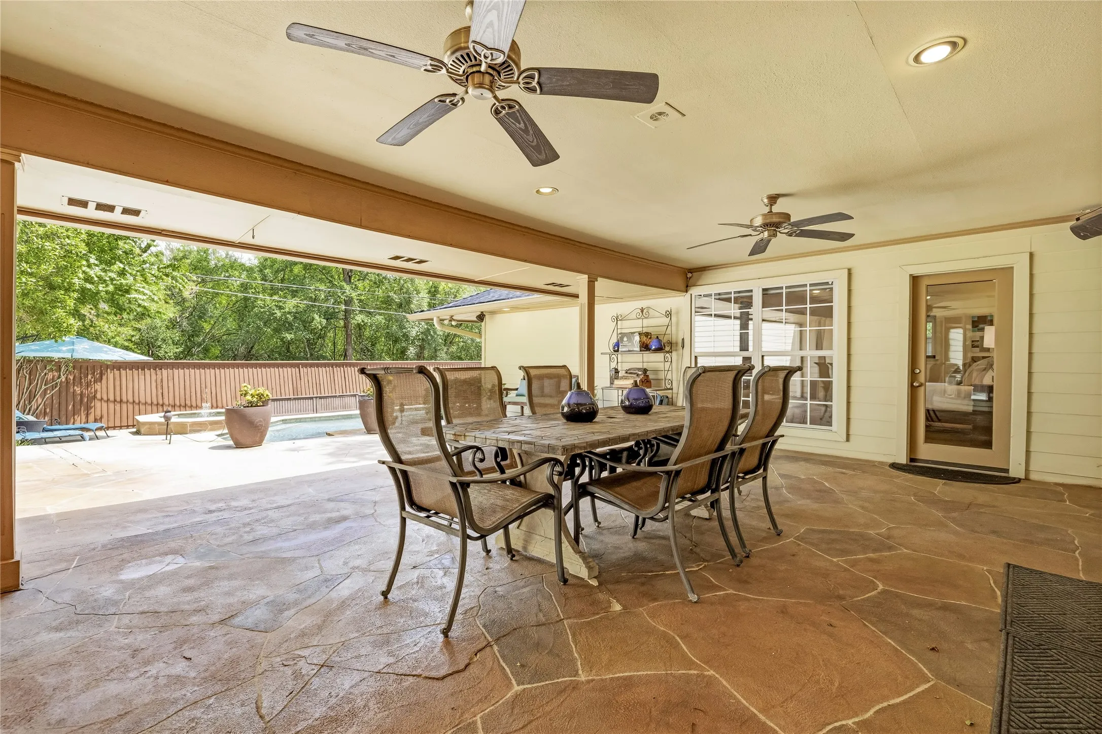 Single Family Residence For Sale in Dallas County , 10626 Cox Lane, Dallas, Texas 75229, 4 Bedroom, 5 Bathroom, 3 Garage spaces, 4,070 Sqft, built in 1972, mls#21375217, Real Estate Agent in Dallas, Homes For Sale in Dallas county, Homes For Sale in Dallas, Realtor in Dallas Texas, Real Estate Brokerage Independent Realty Texas, Luminita Cordes Realtor