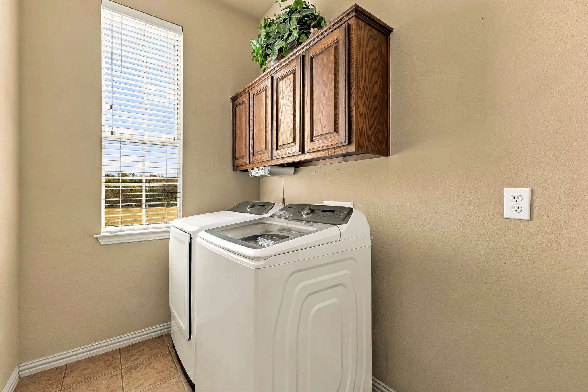 Single Family Residence For Sale in Denton County , 2671 SLEEPY HOLLOW Trail, Frisco, Texas 75034, 4 Bedroom, 4 Bathroom, 3 Garage spaces, 3,470 Sqft, built in 2003, mls#21400053, Real Estate Agent in Frisco, Homes For Sale in Denton county, Homes For Sale in Frisco, Realtor in Frisco Texas, Real Estate Brokerage Independent Realty Texas, Luminita Cordes Realtor