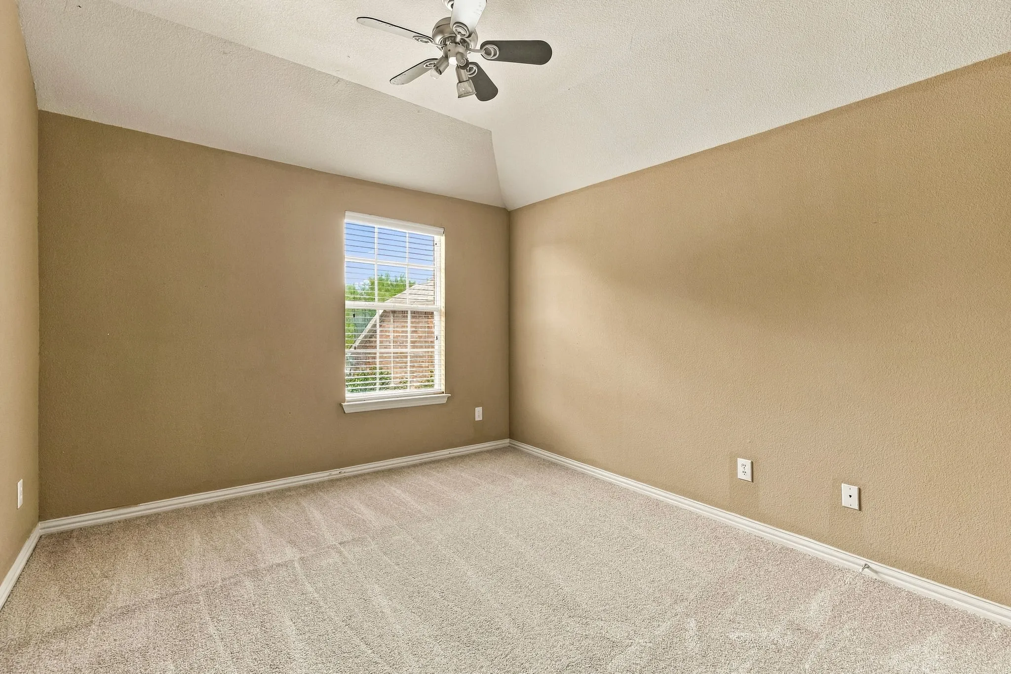 Single Family Residence For Sale in Denton County , 2671 SLEEPY HOLLOW Trail, Frisco, Texas 75034, 4 Bedroom, 4 Bathroom, 3 Garage spaces, 3,470 Sqft, built in 2003, mls#21400053, Real Estate Agent in Frisco, Homes For Sale in Denton county, Homes For Sale in Frisco, Realtor in Frisco Texas, Real Estate Brokerage Independent Realty Texas, Luminita Cordes Realtor