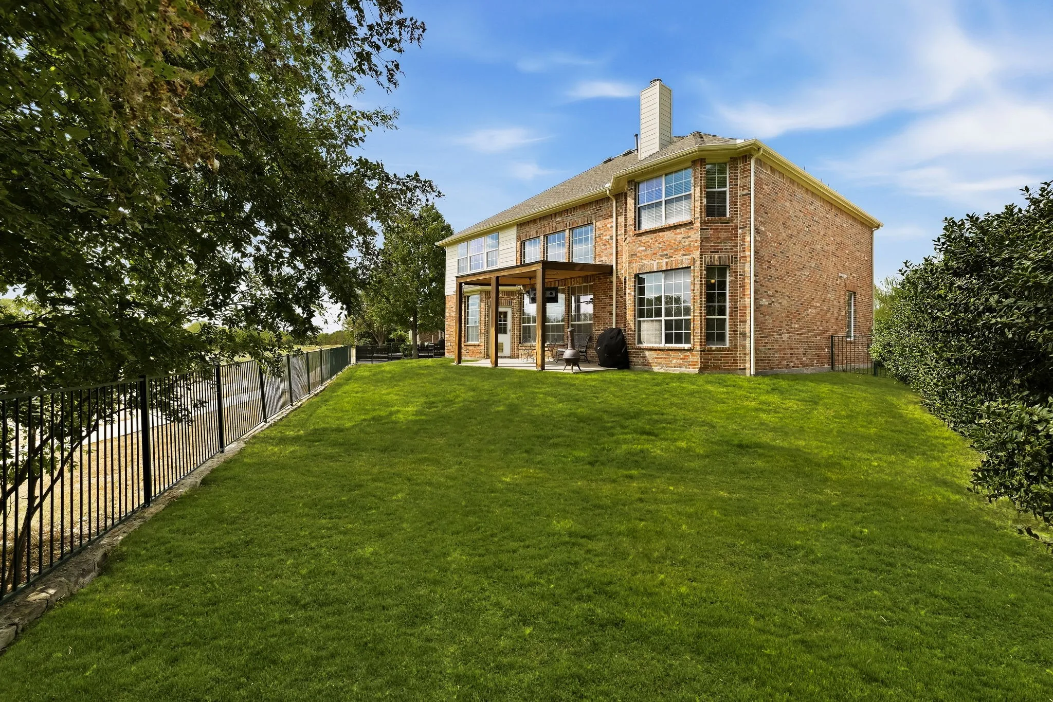 Single Family Residence For Sale in Denton County , 2671 SLEEPY HOLLOW Trail, Frisco, Texas 75034, 4 Bedroom, 4 Bathroom, 3 Garage spaces, 3,470 Sqft, built in 2003, mls#21400053, Real Estate Agent in Frisco, Homes For Sale in Denton county, Homes For Sale in Frisco, Realtor in Frisco Texas, Real Estate Brokerage Independent Realty Texas, Luminita Cordes Realtor