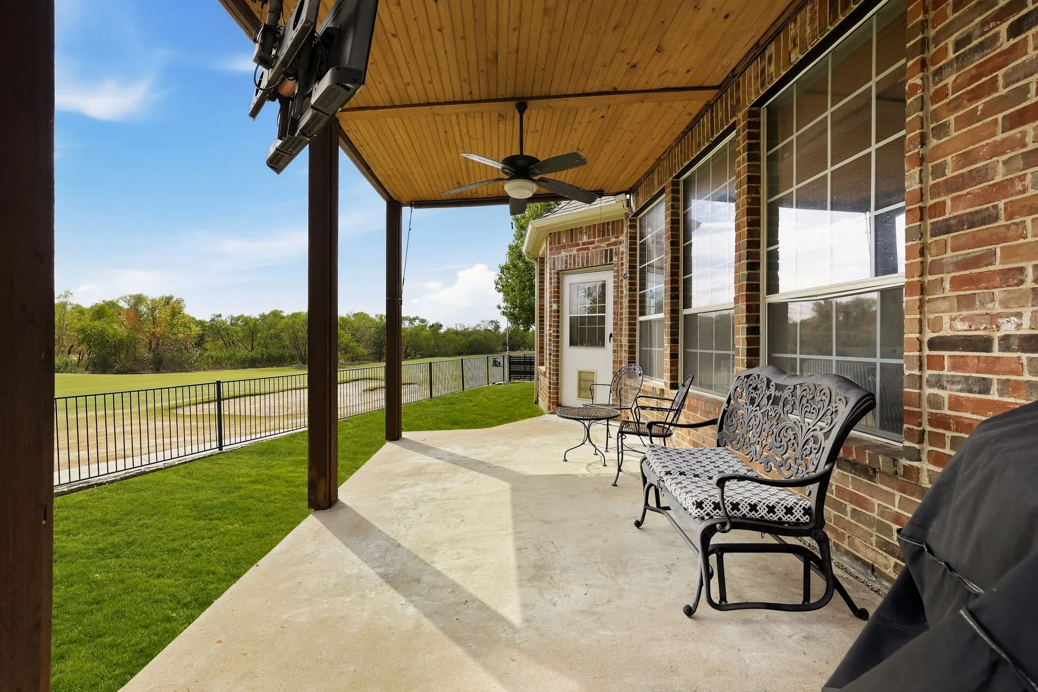 Single Family Residence For Sale in Denton County , 2671 SLEEPY HOLLOW Trail, Frisco, Texas 75034, 4 Bedroom, 4 Bathroom, 3 Garage spaces, 3,470 Sqft, built in 2003, mls#21400053, Real Estate Agent in Frisco, Homes For Sale in Denton county, Homes For Sale in Frisco, Realtor in Frisco Texas, Real Estate Brokerage Independent Realty Texas, Luminita Cordes Realtor