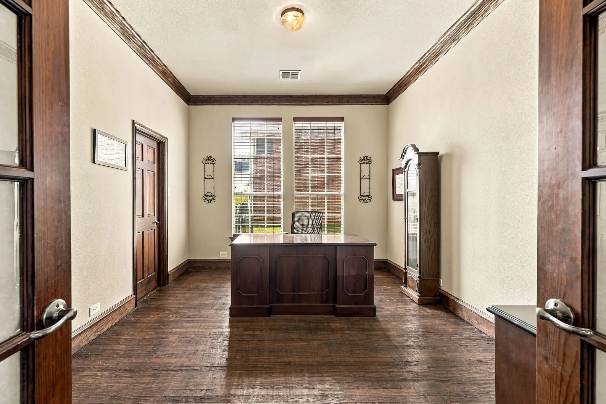 Single Family Residence For Sale in Denton County , 2671 SLEEPY HOLLOW Trail, Frisco, Texas 75034, 4 Bedroom, 4 Bathroom, 3 Garage spaces, 3,470 Sqft, built in 2003, mls#21400053, Real Estate Agent in Frisco, Homes For Sale in Denton county, Homes For Sale in Frisco, Realtor in Frisco Texas, Real Estate Brokerage Independent Realty Texas, Luminita Cordes Realtor