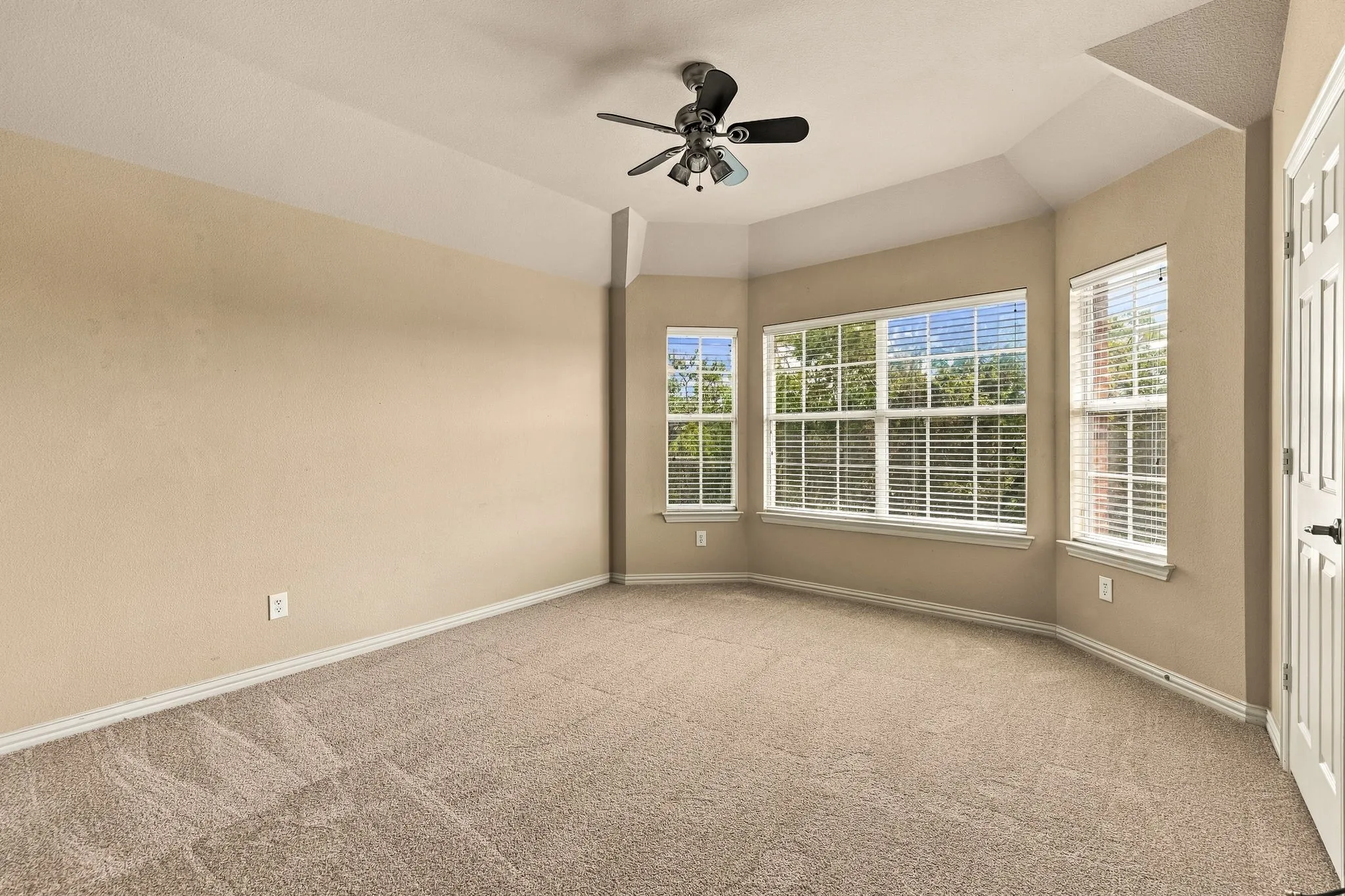 Single Family Residence For Sale in Denton County , 2671 SLEEPY HOLLOW Trail, Frisco, Texas 75034, 4 Bedroom, 4 Bathroom, 3 Garage spaces, 3,470 Sqft, built in 2003, mls#21400053, Real Estate Agent in Frisco, Homes For Sale in Denton county, Homes For Sale in Frisco, Realtor in Frisco Texas, Real Estate Brokerage Independent Realty Texas, Luminita Cordes Realtor