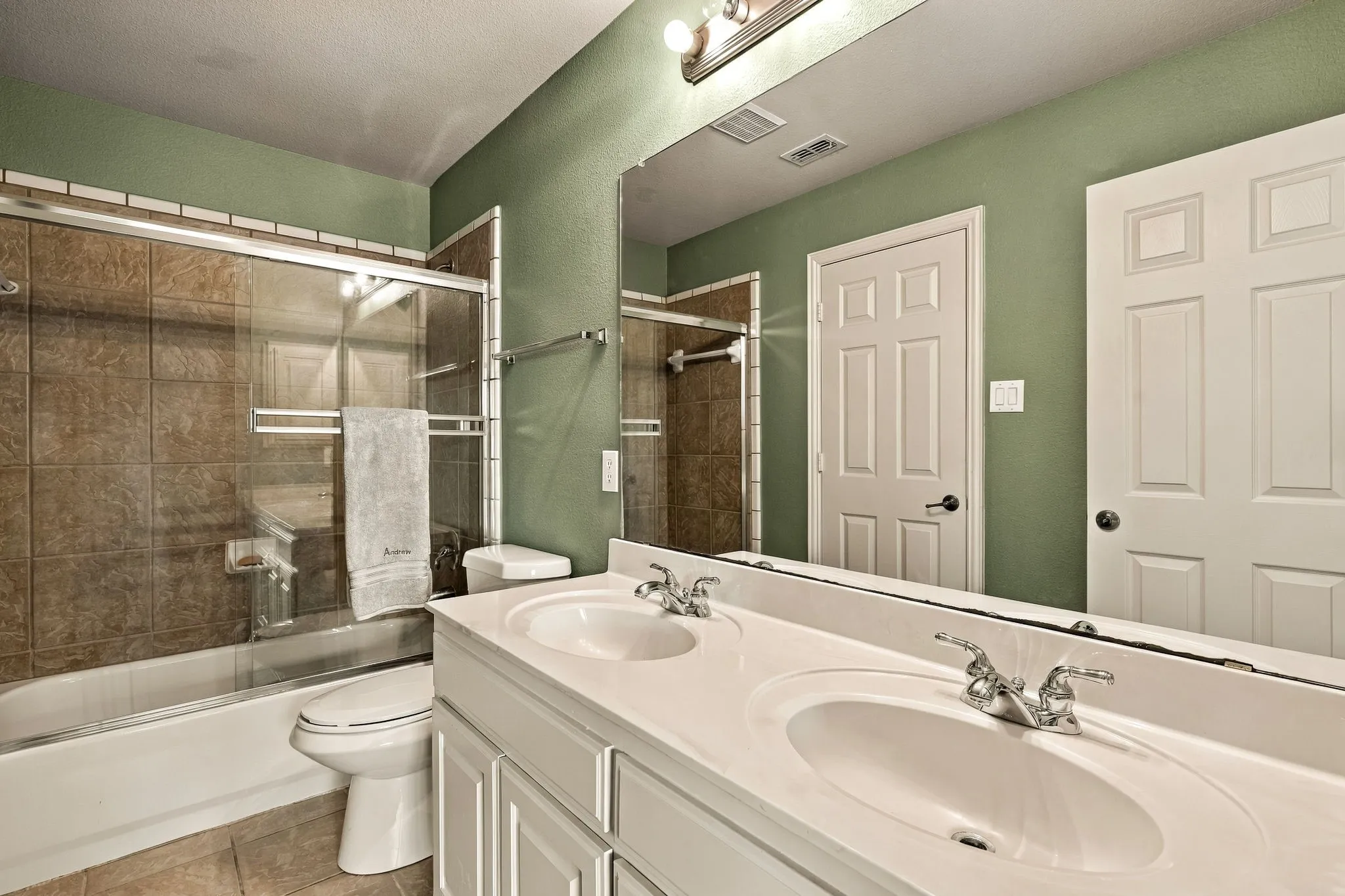 Single Family Residence For Sale in Denton County , 2671 SLEEPY HOLLOW Trail, Frisco, Texas 75034, 4 Bedroom, 4 Bathroom, 3 Garage spaces, 3,470 Sqft, built in 2003, mls#21400053, Real Estate Agent in Frisco, Homes For Sale in Denton county, Homes For Sale in Frisco, Realtor in Frisco Texas, Real Estate Brokerage Independent Realty Texas, Luminita Cordes Realtor