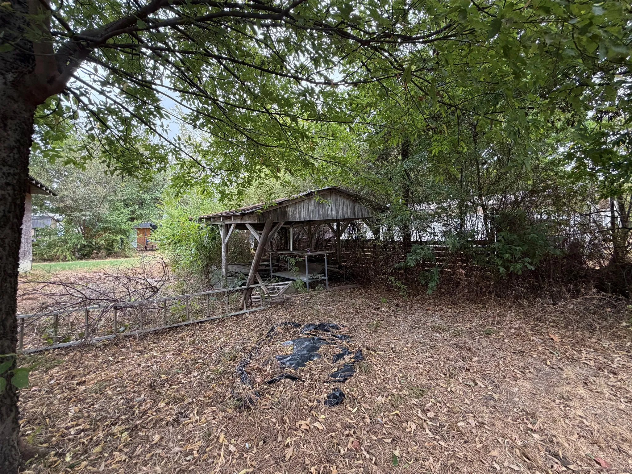 Single Family Residence For Sale in Grayson County , 405 Charter Street, Whitesboro, Texas 76273, 3 Bedroom, 1 Bathroom, Garage spaces, 975 Sqft, built in 1940, mls#21401416, Real Estate Agent in Whitesboro, Homes For Sale in Grayson county, Homes For Sale in Whitesboro, Realtor in Whitesboro Texas, Real Estate Brokerage Independent Realty Texas, Luminita Cordes Realtor