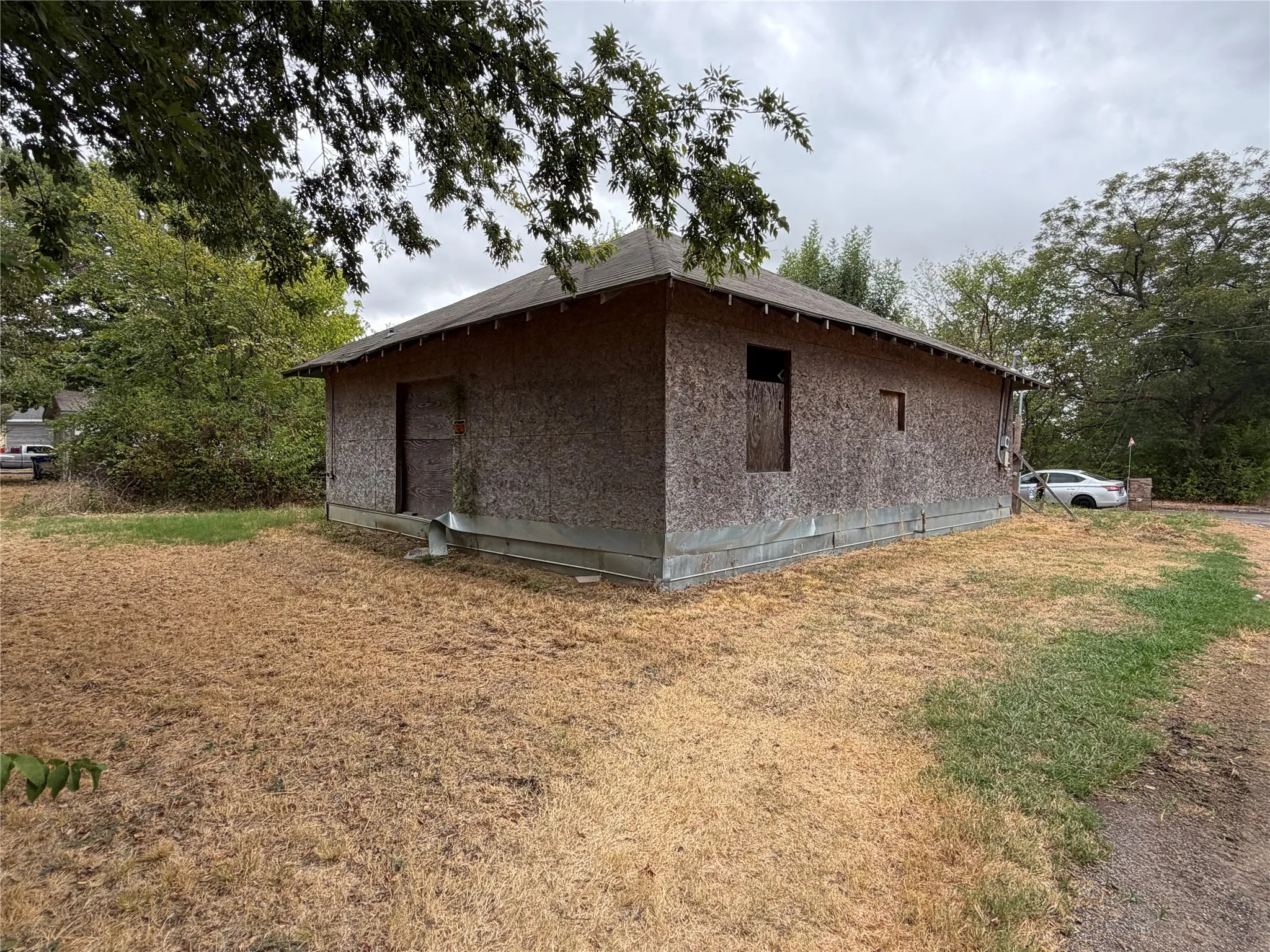 Single Family Residence For Sale in Grayson County , 405 Charter Street, Whitesboro, Texas 76273, 3 Bedroom, 1 Bathroom, Garage spaces, 975 Sqft, built in 1940, mls#21401416, Real Estate Agent in Whitesboro, Homes For Sale in Grayson county, Homes For Sale in Whitesboro, Realtor in Whitesboro Texas, Real Estate Brokerage Independent Realty Texas, Luminita Cordes Realtor