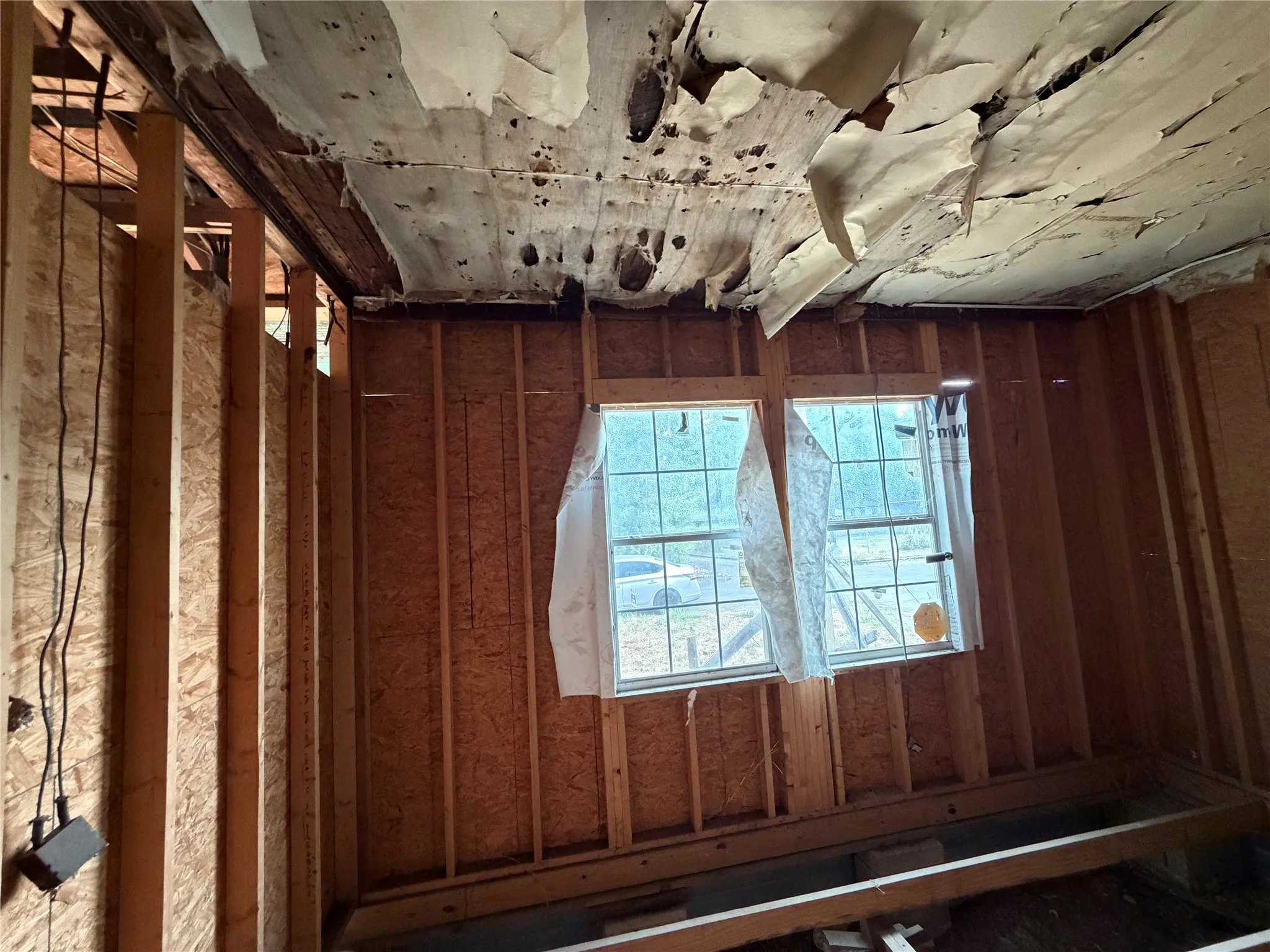 Single Family Residence For Sale in Grayson County , 405 Charter Street, Whitesboro, Texas 76273, 3 Bedroom, 1 Bathroom, Garage spaces, 975 Sqft, built in 1940, mls#21401416, Real Estate Agent in Whitesboro, Homes For Sale in Grayson county, Homes For Sale in Whitesboro, Realtor in Whitesboro Texas, Real Estate Brokerage Independent Realty Texas, Luminita Cordes Realtor