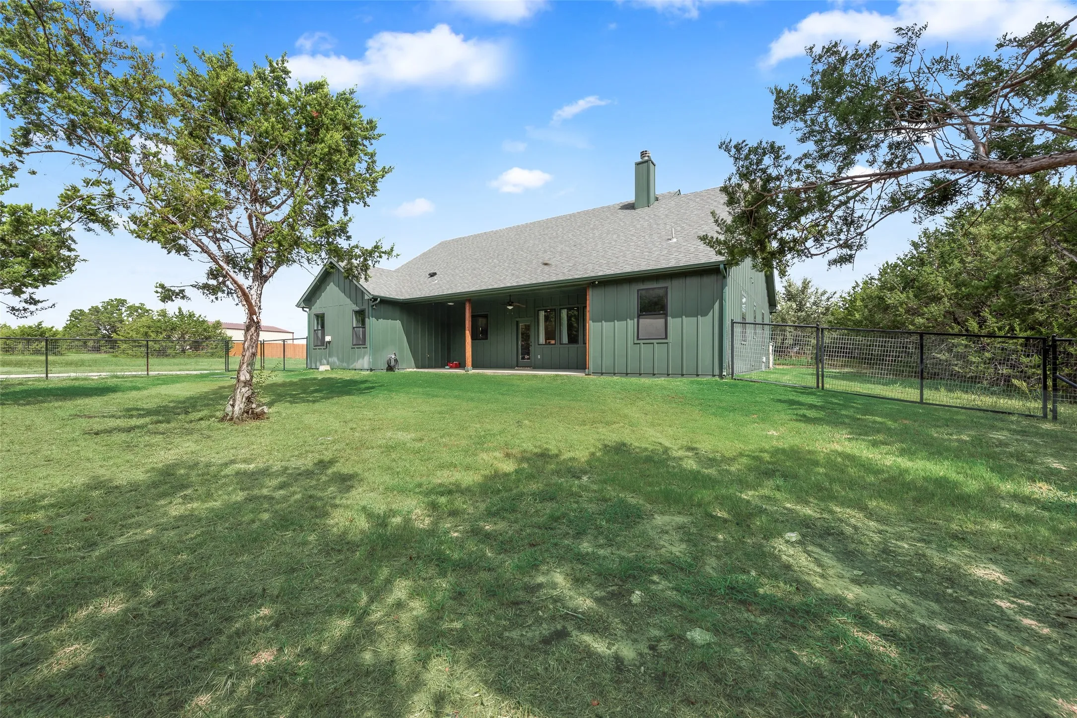 Single Family Residence For Sale in Parker County , 301 Sharla Smelley Road, Weatherford, Texas 76088, 4 Bedroom, 3 Bathroom, 2 Garage spaces, 2,476 Sqft, built in 2022, mls#21400992, Real Estate Agent in Weatherford, Homes For Sale in Parker county, Homes For Sale in Weatherford, Realtor in Weatherford Texas, Real Estate Brokerage Independent Realty Texas, Luminita Cordes Realtor