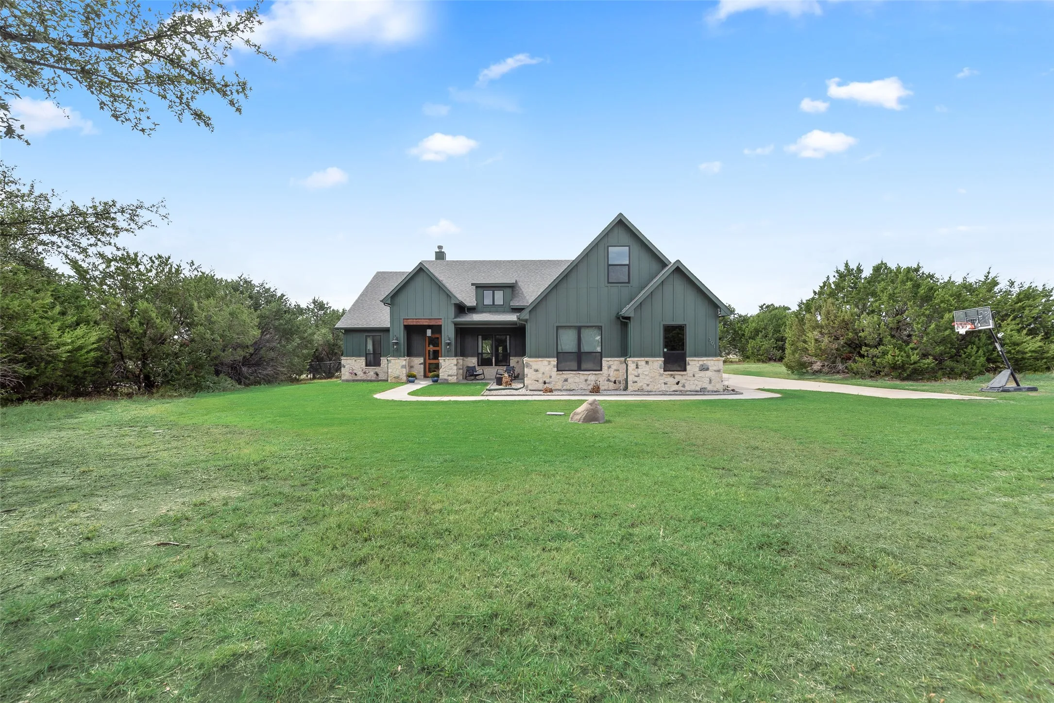 Single Family Residence For Sale in Parker County , 301 Sharla Smelley Road, Weatherford, Texas 76088, 4 Bedroom, 3 Bathroom, 2 Garage spaces, 2,476 Sqft, built in 2022, mls#21400992, Real Estate Agent in Weatherford, Homes For Sale in Parker county, Homes For Sale in Weatherford, Realtor in Weatherford Texas, Real Estate Brokerage Independent Realty Texas, Luminita Cordes Realtor