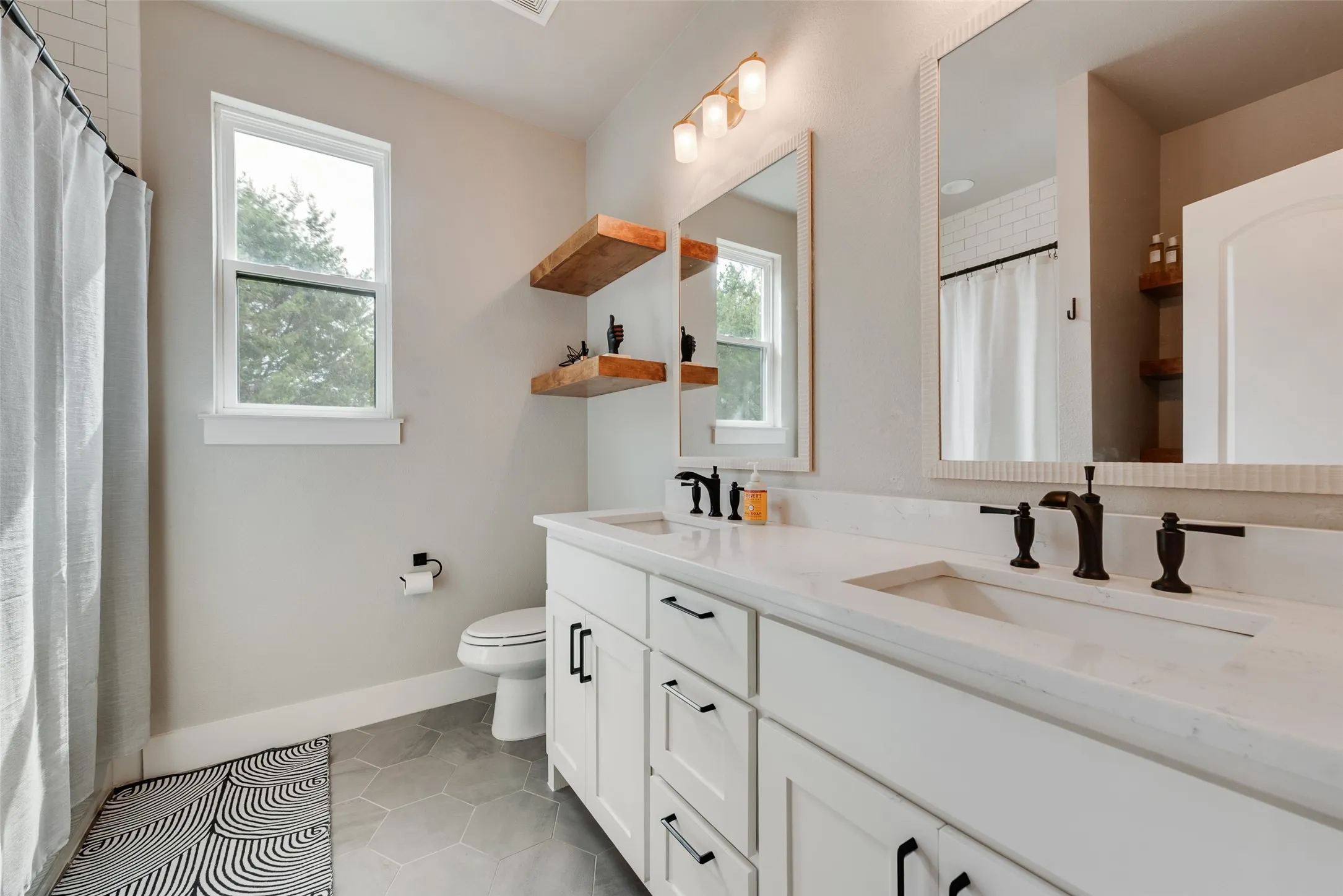 Single Family Residence For Sale in Parker County , 301 Sharla Smelley Road, Weatherford, Texas 76088, 4 Bedroom, 3 Bathroom, 2 Garage spaces, 2,476 Sqft, built in 2022, mls#21400992, Real Estate Agent in Weatherford, Homes For Sale in Parker county, Homes For Sale in Weatherford, Realtor in Weatherford Texas, Real Estate Brokerage Independent Realty Texas, Luminita Cordes Realtor