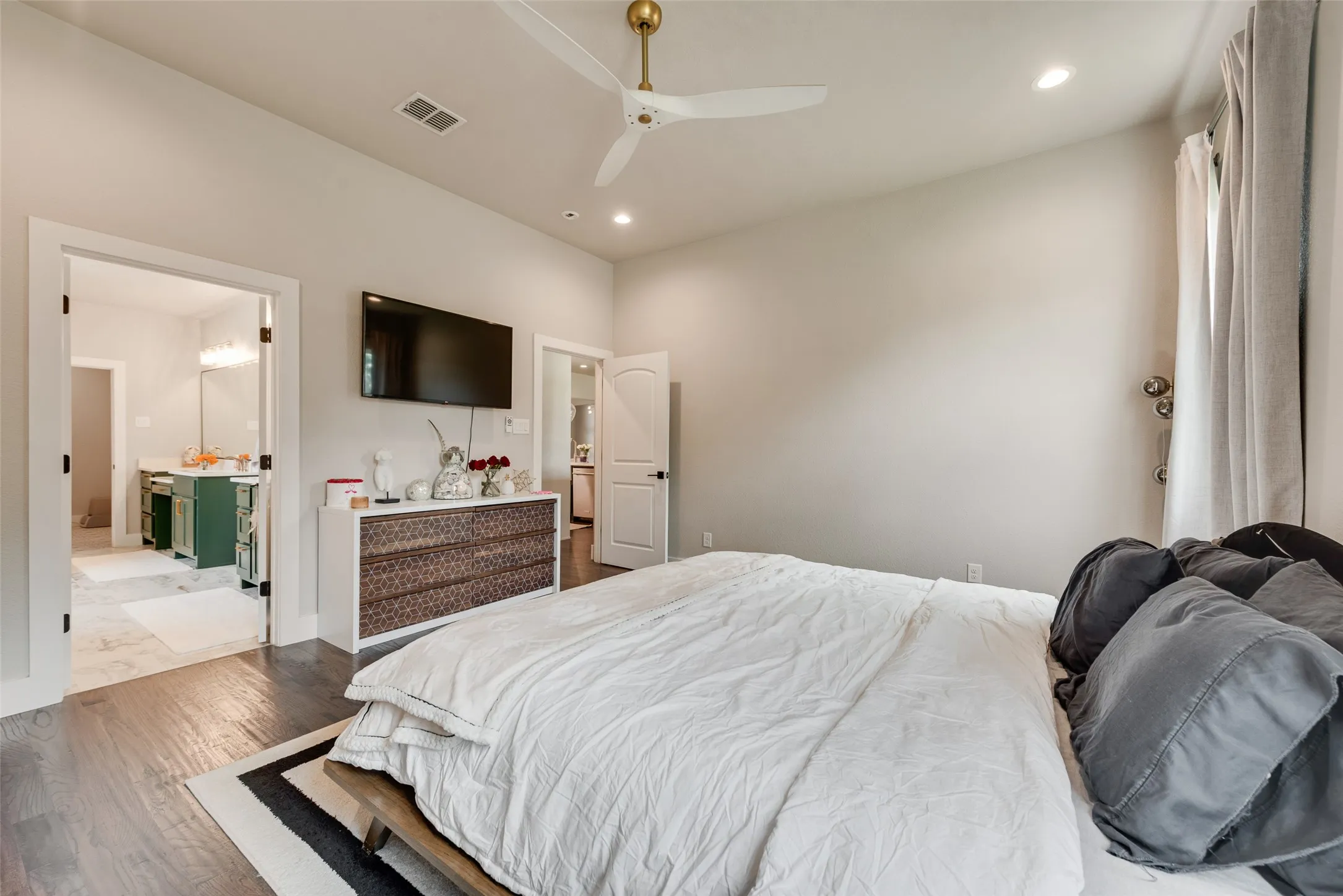 Single Family Residence For Sale in Parker County , 301 Sharla Smelley Road, Weatherford, Texas 76088, 4 Bedroom, 3 Bathroom, 2 Garage spaces, 2,476 Sqft, built in 2022, mls#21400992, Real Estate Agent in Weatherford, Homes For Sale in Parker county, Homes For Sale in Weatherford, Realtor in Weatherford Texas, Real Estate Brokerage Independent Realty Texas, Luminita Cordes Realtor
