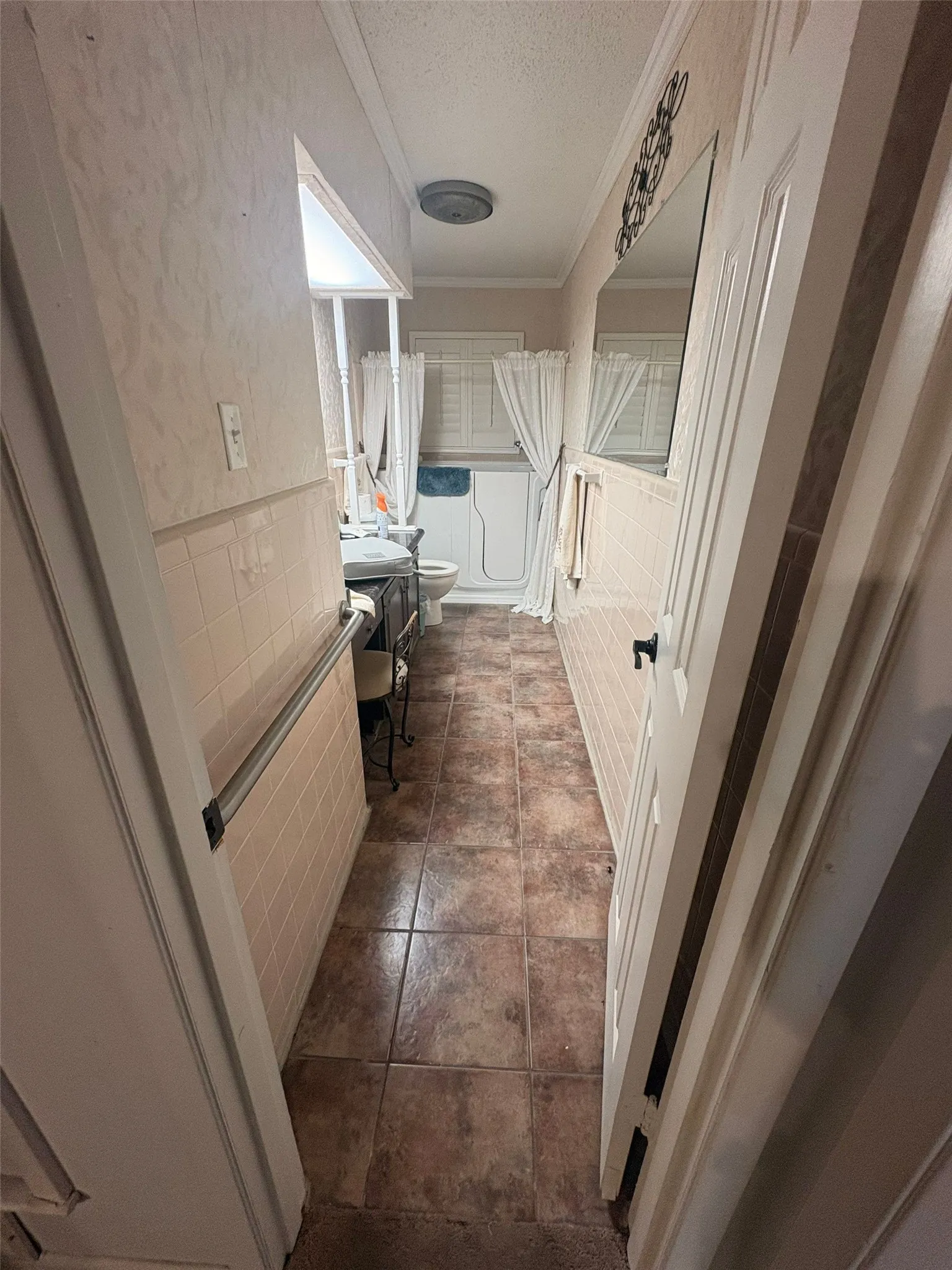 Single Family Residence For Sale in Tarrant County , 5516 Lubbock Avenue, Fort Worth, Texas 76133, 3 Bedroom, 2 Bathroom, 1 Garage spaces, 1,398 Sqft, built in 1964, mls#21401591, Real Estate Agent in Fort Worth, Homes For Sale in Tarrant county, Homes For Sale in Fort Worth, Realtor in Fort Worth Texas, Real Estate Brokerage Independent Realty Texas, Luminita Cordes Realtor