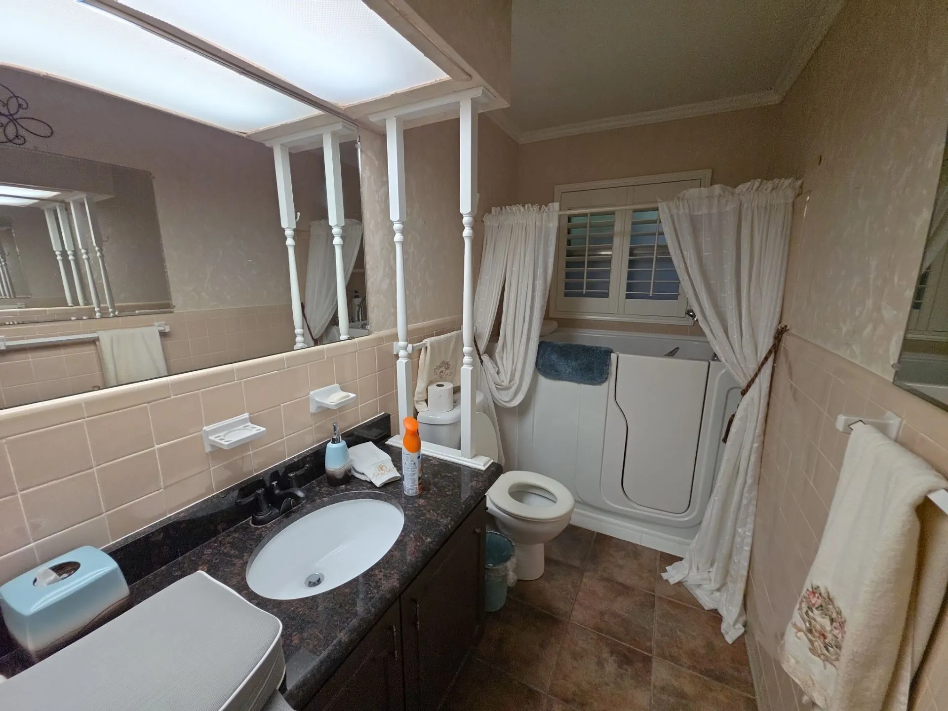 Single Family Residence For Sale in Tarrant County , 5516 Lubbock Avenue, Fort Worth, Texas 76133, 3 Bedroom, 2 Bathroom, 1 Garage spaces, 1,398 Sqft, built in 1964, mls#21401591, Real Estate Agent in Fort Worth, Homes For Sale in Tarrant county, Homes For Sale in Fort Worth, Realtor in Fort Worth Texas, Real Estate Brokerage Independent Realty Texas, Luminita Cordes Realtor
