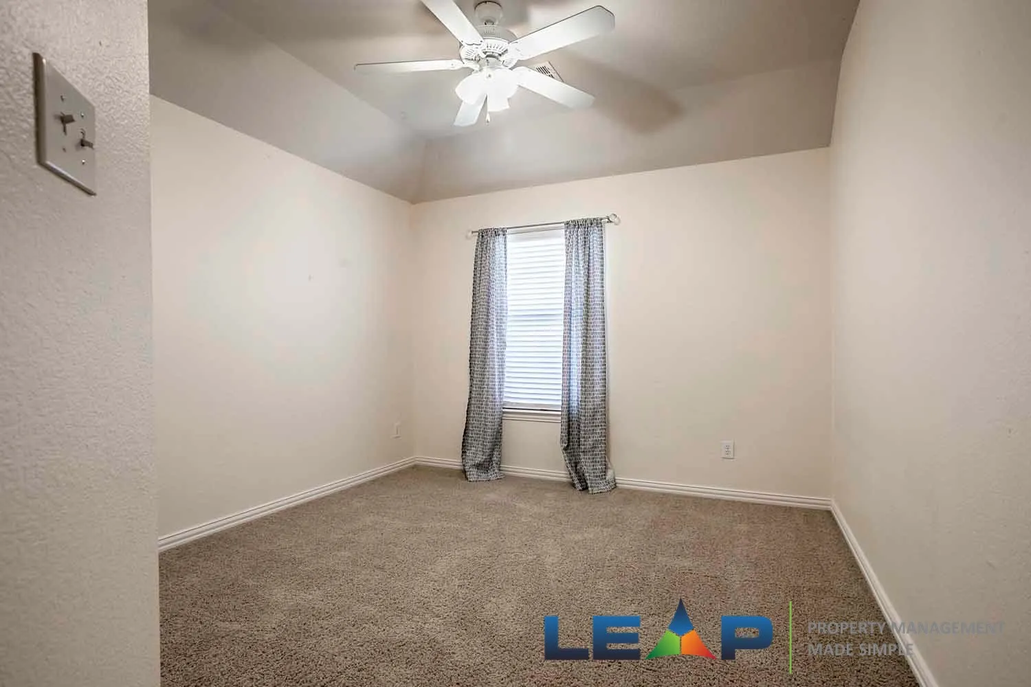 Single Family Residence For Rent in Denton County , 11178 Monarch Drive, Frisco, Texas 75033, 5 Bedroom, 3 Bathroom, 2 Garage spaces, 3,589 Sqft, built in 2005, mls#21401602, Real Estate Agent in Frisco, Homes For Rent in Denton county, Homes For Rent in Frisco, Realtor in Frisco Texas, Real Estate Brokerage Independent Realty Texas, Luminita Cordes Realtor