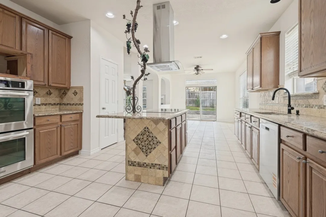 Single Family Residence For Rent in Tarrant County , 307 Moonlight Drive, Euless, Texas 76039, 4 Bedroom, 3 Bathroom, 2 Garage spaces, 3,705 Sqft, built in 2007, mls#21401279, Real Estate Agent in Euless, Homes For Rent in Tarrant county, Homes For Rent in Euless, Realtor in Euless Texas, Real Estate Brokerage Independent Realty Texas, Luminita Cordes Realtor