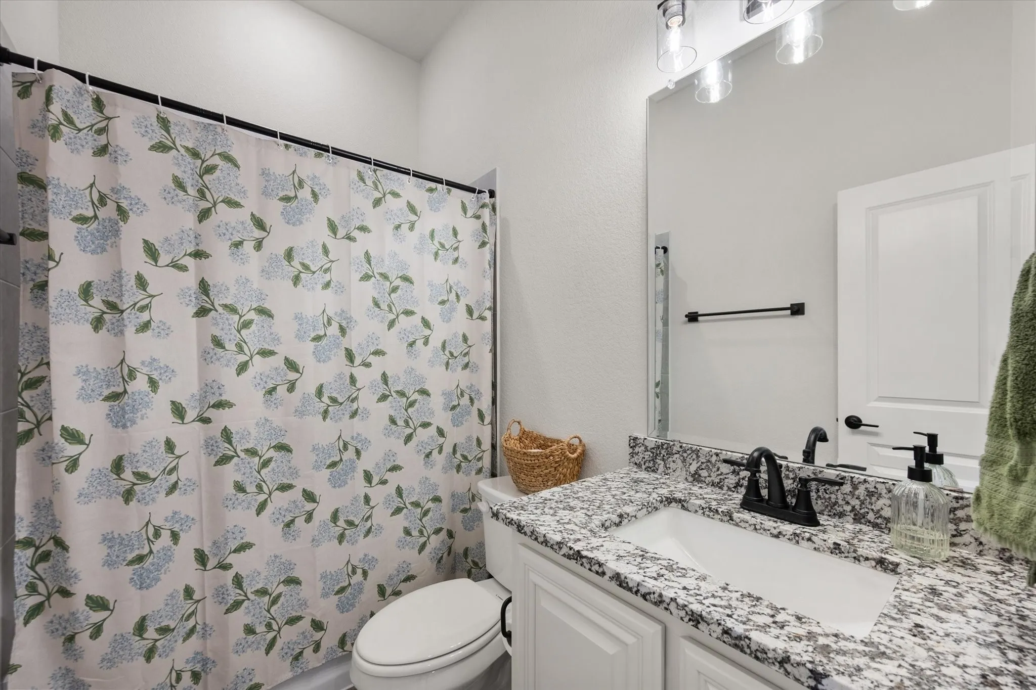 Single Family Residence For Sale in Johnson County , 2406 Warrington Place, Mansfield, Texas 76084, 3 Bedroom, 3 Bathroom, 2 Garage spaces, 2,565 Sqft, built in 2024, mls#21401412, Real Estate Agent in Mansfield, Homes For Sale in Johnson county, Homes For Sale in Mansfield, Realtor in Mansfield Texas, Real Estate Brokerage Independent Realty Texas, Luminita Cordes Realtor