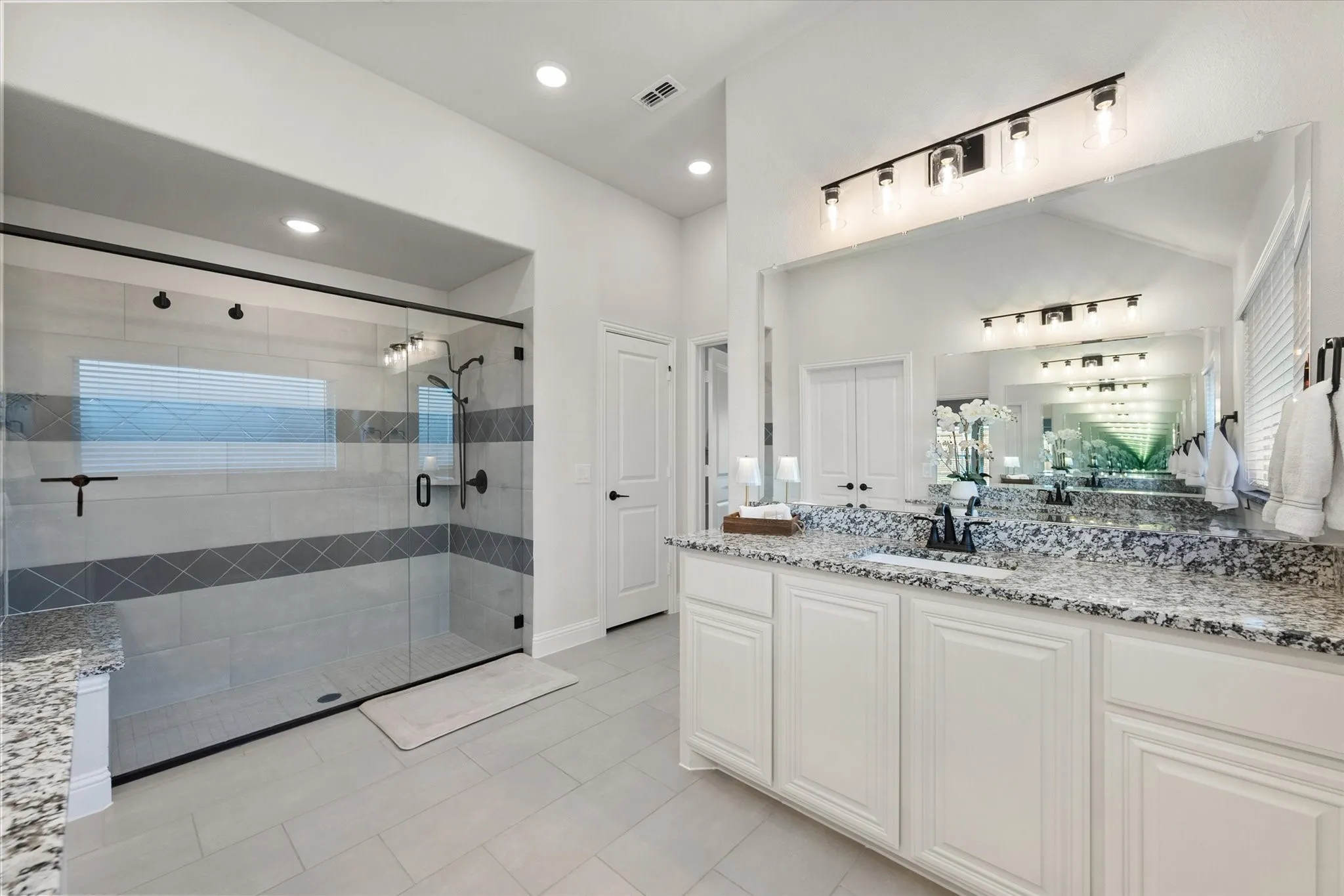 Single Family Residence For Sale in Johnson County , 2406 Warrington Place, Mansfield, Texas 76084, 3 Bedroom, 3 Bathroom, 2 Garage spaces, 2,565 Sqft, built in 2024, mls#21401412, Real Estate Agent in Mansfield, Homes For Sale in Johnson county, Homes For Sale in Mansfield, Realtor in Mansfield Texas, Real Estate Brokerage Independent Realty Texas, Luminita Cordes Realtor