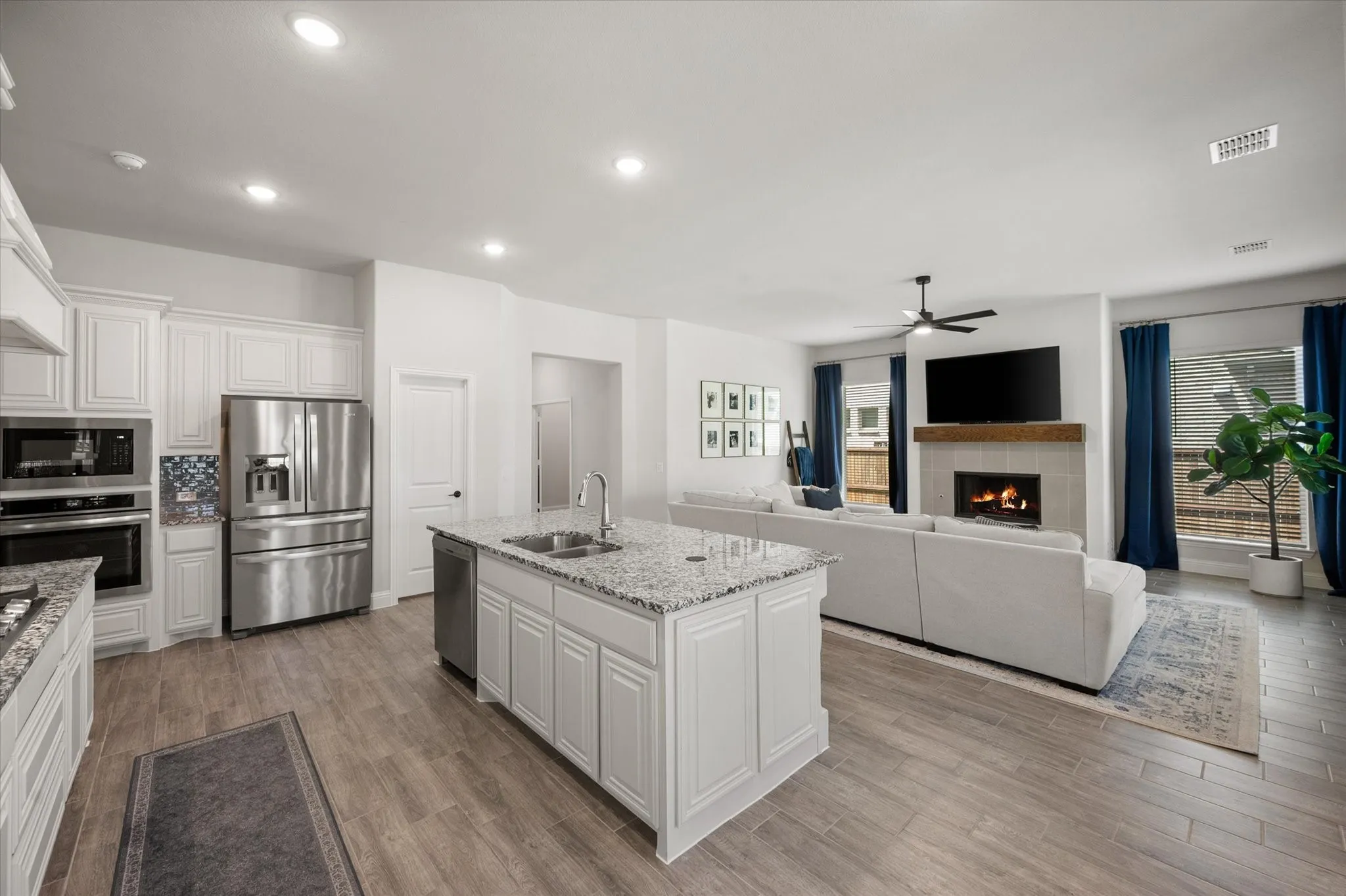 Single Family Residence For Sale in Johnson County , 2406 Warrington Place, Mansfield, Texas 76084, 3 Bedroom, 3 Bathroom, 2 Garage spaces, 2,565 Sqft, built in 2024, mls#21401412, Real Estate Agent in Mansfield, Homes For Sale in Johnson county, Homes For Sale in Mansfield, Realtor in Mansfield Texas, Real Estate Brokerage Independent Realty Texas, Luminita Cordes Realtor