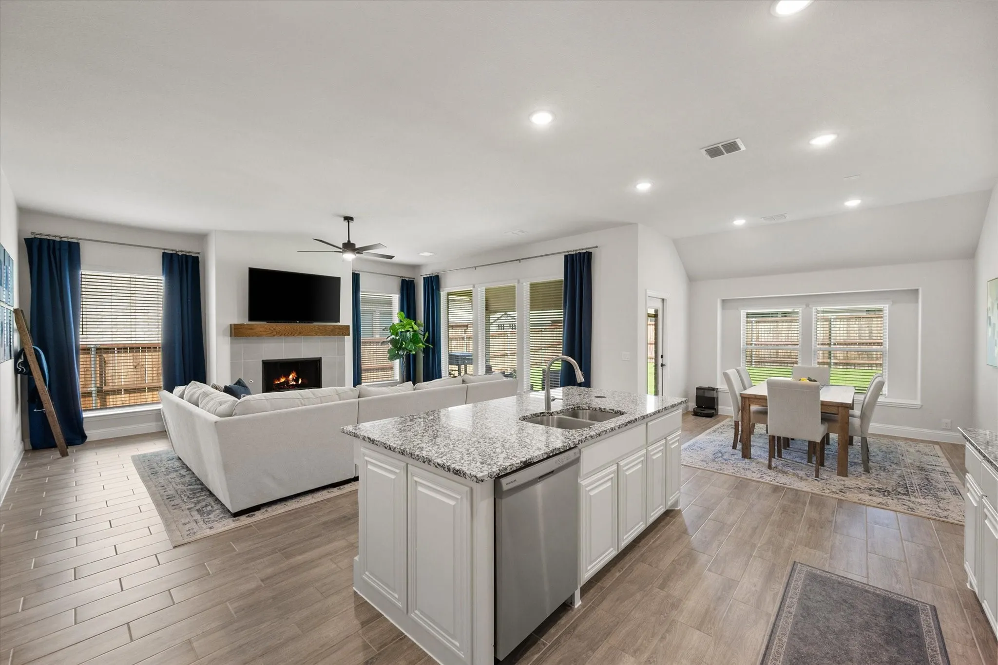 Single Family Residence For Sale in Johnson County , 2406 Warrington Place, Mansfield, Texas 76084, 3 Bedroom, 3 Bathroom, 2 Garage spaces, 2,565 Sqft, built in 2024, mls#21401412, Real Estate Agent in Mansfield, Homes For Sale in Johnson county, Homes For Sale in Mansfield, Realtor in Mansfield Texas, Real Estate Brokerage Independent Realty Texas, Luminita Cordes Realtor