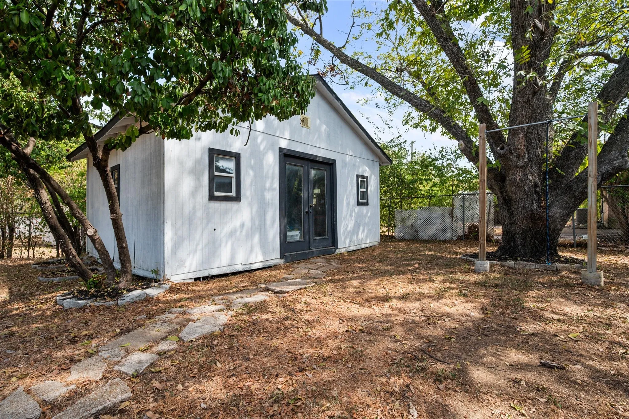 Single Family Residence For Sale in Johnson County , 316 Wintercrest Road, Burleson, Texas 76028, 3 Bedroom, 2 Bathroom, 2 Garage spaces, 1,434 Sqft, built in 1964, mls#21401614, Real Estate Agent in Burleson, Homes For Sale in Johnson county, Homes For Sale in Burleson, Realtor in Burleson Texas, Real Estate Brokerage Independent Realty Texas, Luminita Cordes Realtor