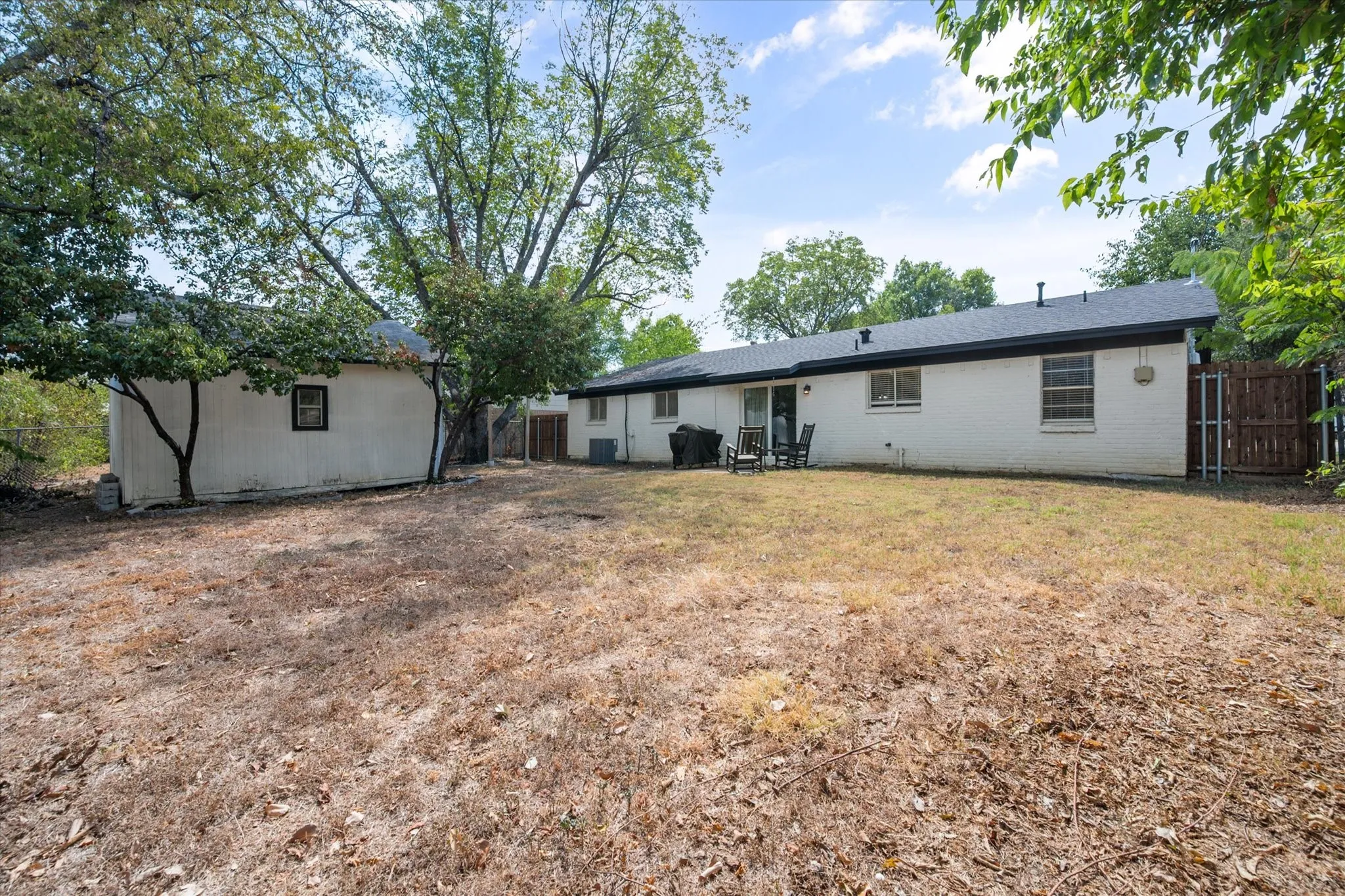 Single Family Residence For Sale in Johnson County , 316 Wintercrest Road, Burleson, Texas 76028, 3 Bedroom, 2 Bathroom, 2 Garage spaces, 1,434 Sqft, built in 1964, mls#21401614, Real Estate Agent in Burleson, Homes For Sale in Johnson county, Homes For Sale in Burleson, Realtor in Burleson Texas, Real Estate Brokerage Independent Realty Texas, Luminita Cordes Realtor