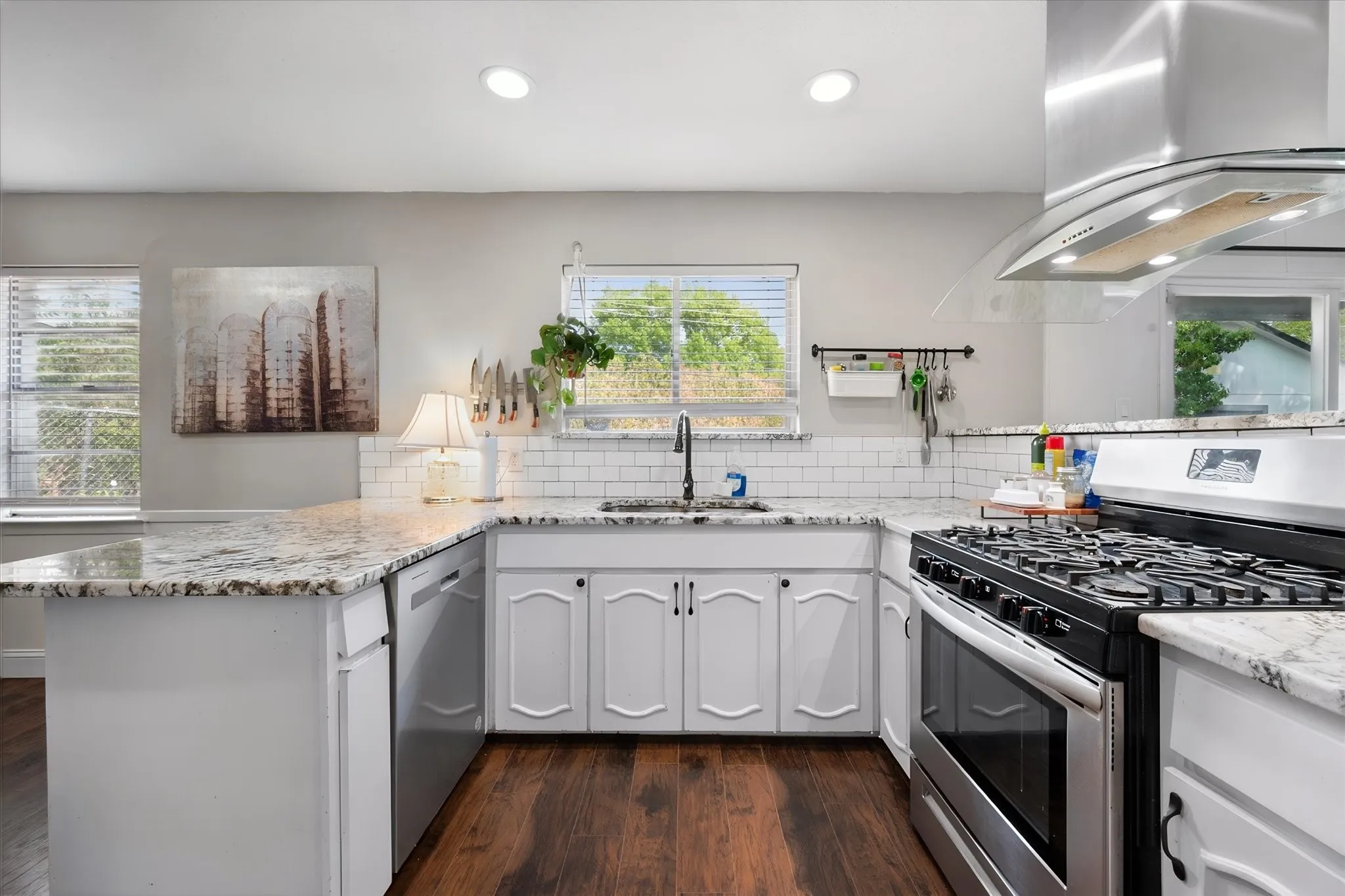 Single Family Residence For Sale in Johnson County , 316 Wintercrest Road, Burleson, Texas 76028, 3 Bedroom, 2 Bathroom, 2 Garage spaces, 1,434 Sqft, built in 1964, mls#21401614, Real Estate Agent in Burleson, Homes For Sale in Johnson county, Homes For Sale in Burleson, Realtor in Burleson Texas, Real Estate Brokerage Independent Realty Texas, Luminita Cordes Realtor