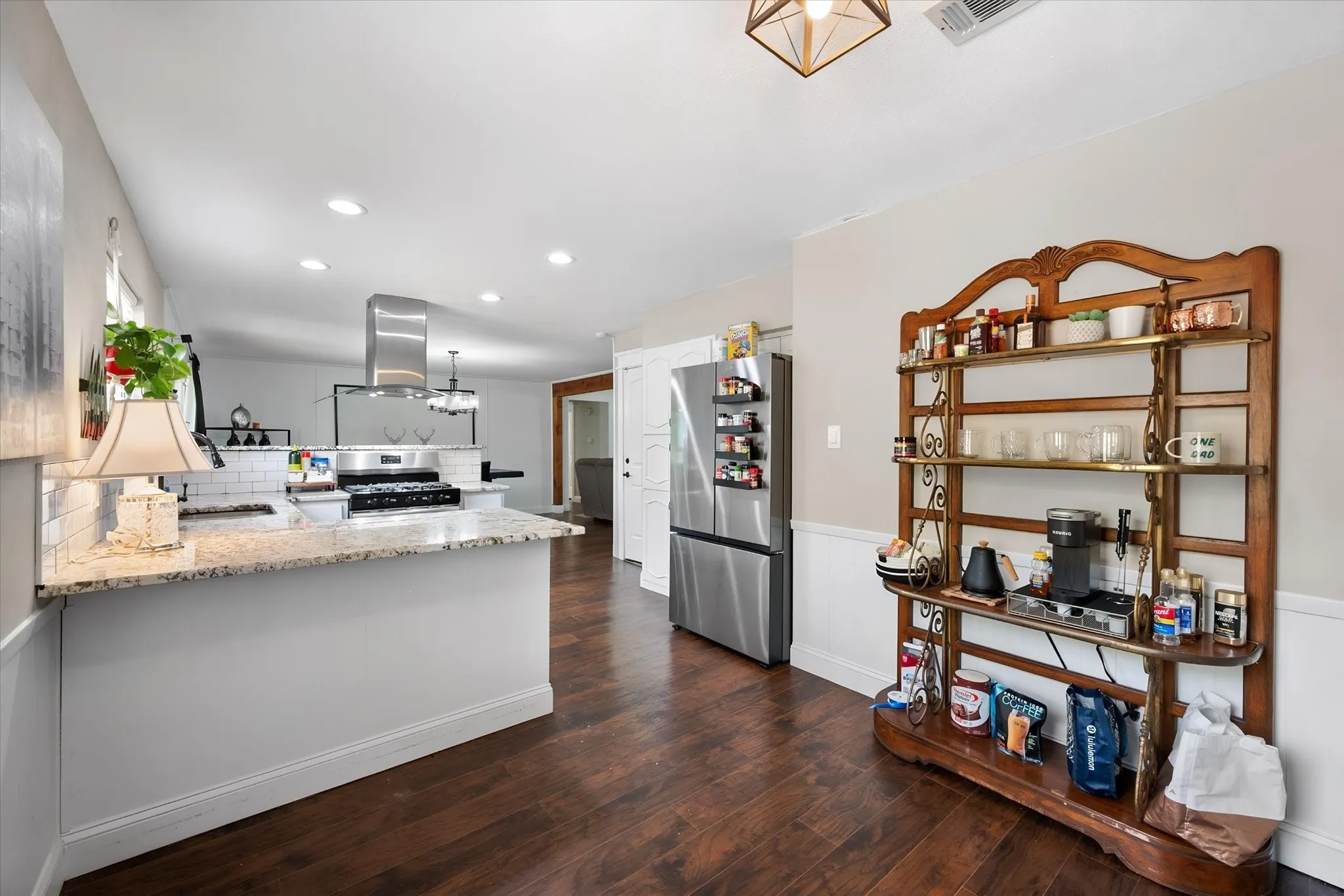 Single Family Residence For Sale in Johnson County , 316 Wintercrest Road, Burleson, Texas 76028, 3 Bedroom, 2 Bathroom, 2 Garage spaces, 1,434 Sqft, built in 1964, mls#21401614, Real Estate Agent in Burleson, Homes For Sale in Johnson county, Homes For Sale in Burleson, Realtor in Burleson Texas, Real Estate Brokerage Independent Realty Texas, Luminita Cordes Realtor