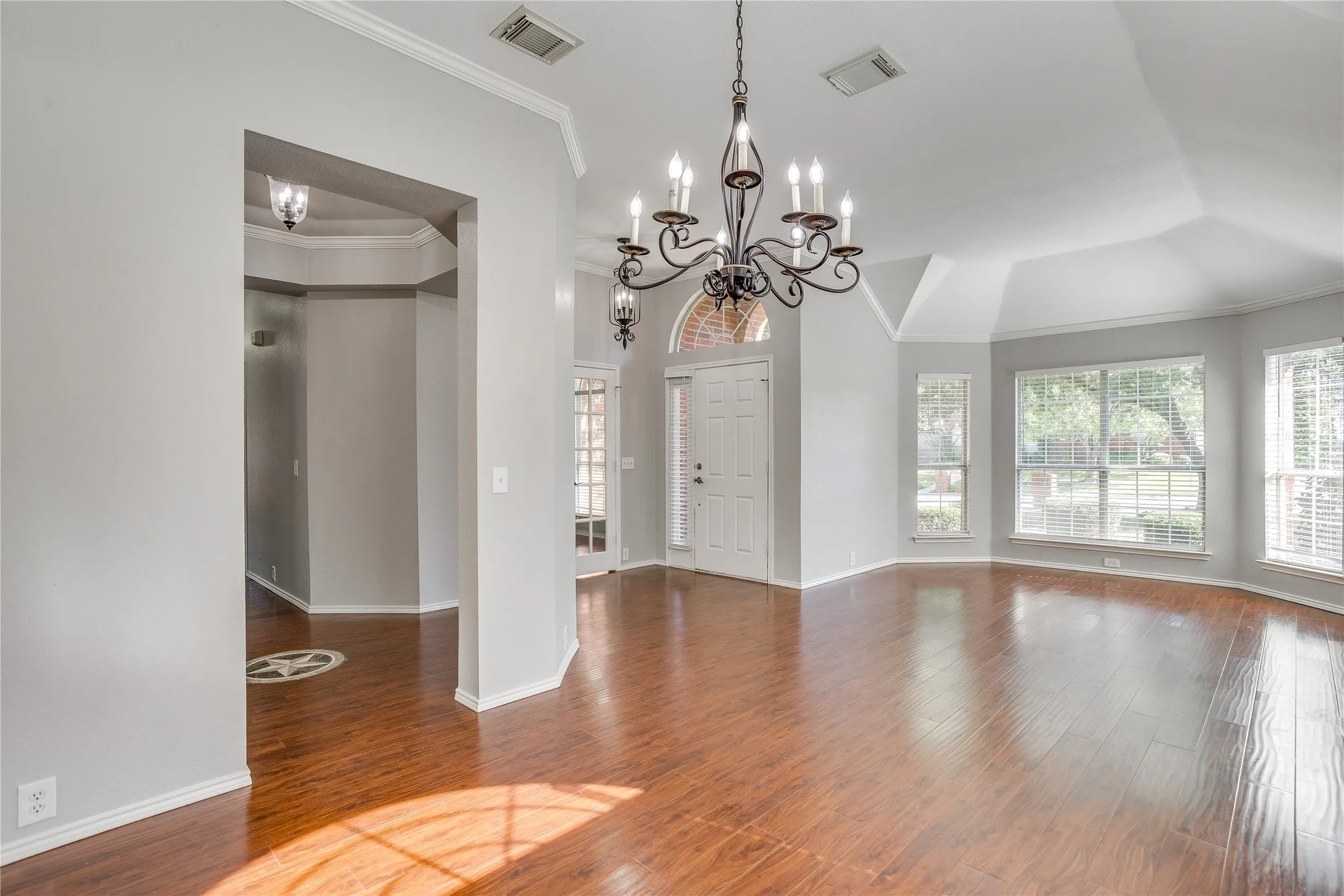Single Family Residence For Sale in Tarrant County , 2907 Saint Maria Drive, Mansfield, Texas 76063, 4 Bedroom, 2 Bathroom, 3 Garage spaces, 2,085 Sqft, built in 2001, mls#21401284, Real Estate Agent in Mansfield, Homes For Sale in Tarrant county, Homes For Sale in Mansfield, Realtor in Mansfield Texas, Real Estate Brokerage Independent Realty Texas, Luminita Cordes Realtor