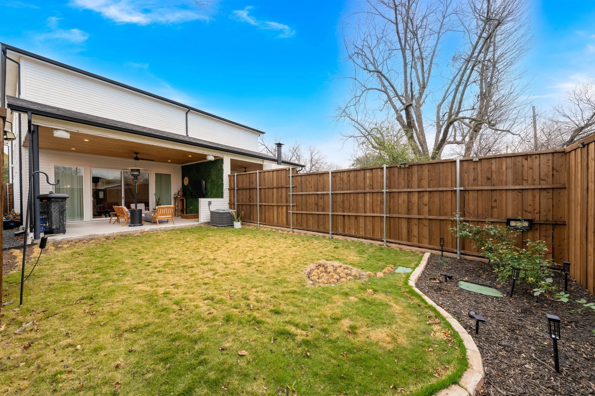 Single Family Residence For Sale in Dallas County , 1101 Martinique Avenue, Dallas, Texas 75223, 3 Bedroom, 3 Bathroom, 2 Garage spaces, 2,151 Sqft, built in 2023, mls#21401599, Real Estate Agent in Dallas, Homes For Sale in Dallas county, Homes For Sale in Dallas, Realtor in Dallas Texas, Real Estate Brokerage Independent Realty Texas, Luminita Cordes Realtor