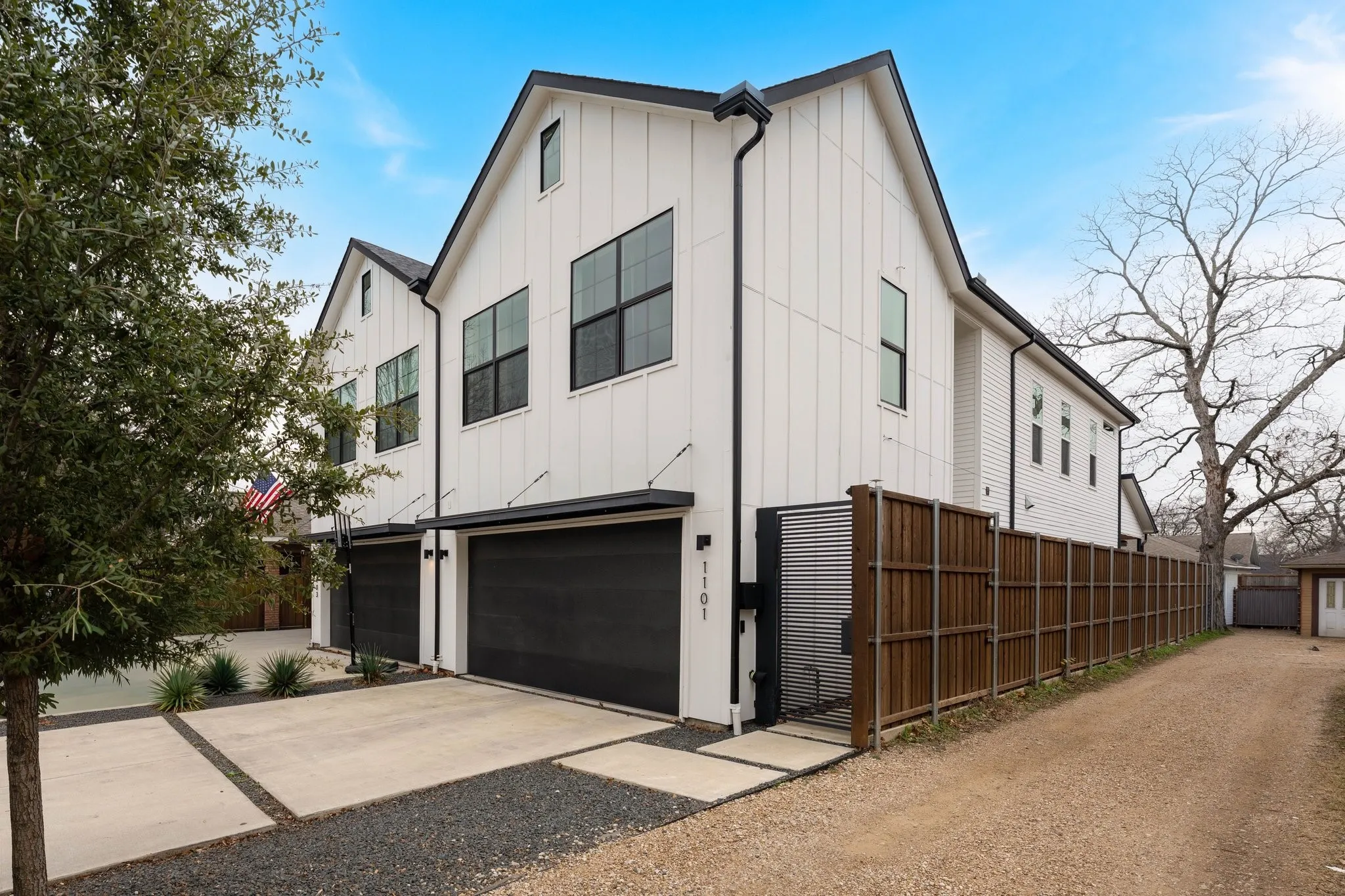 Single Family Residence For Sale in Dallas County , 1101 Martinique Avenue, Dallas, Texas 75223, 3 Bedroom, 3 Bathroom, 2 Garage spaces, 2,151 Sqft, built in 2023, mls#21401599, Real Estate Agent in Dallas, Homes For Sale in Dallas county, Homes For Sale in Dallas, Realtor in Dallas Texas, Real Estate Brokerage Independent Realty Texas, Luminita Cordes Realtor
