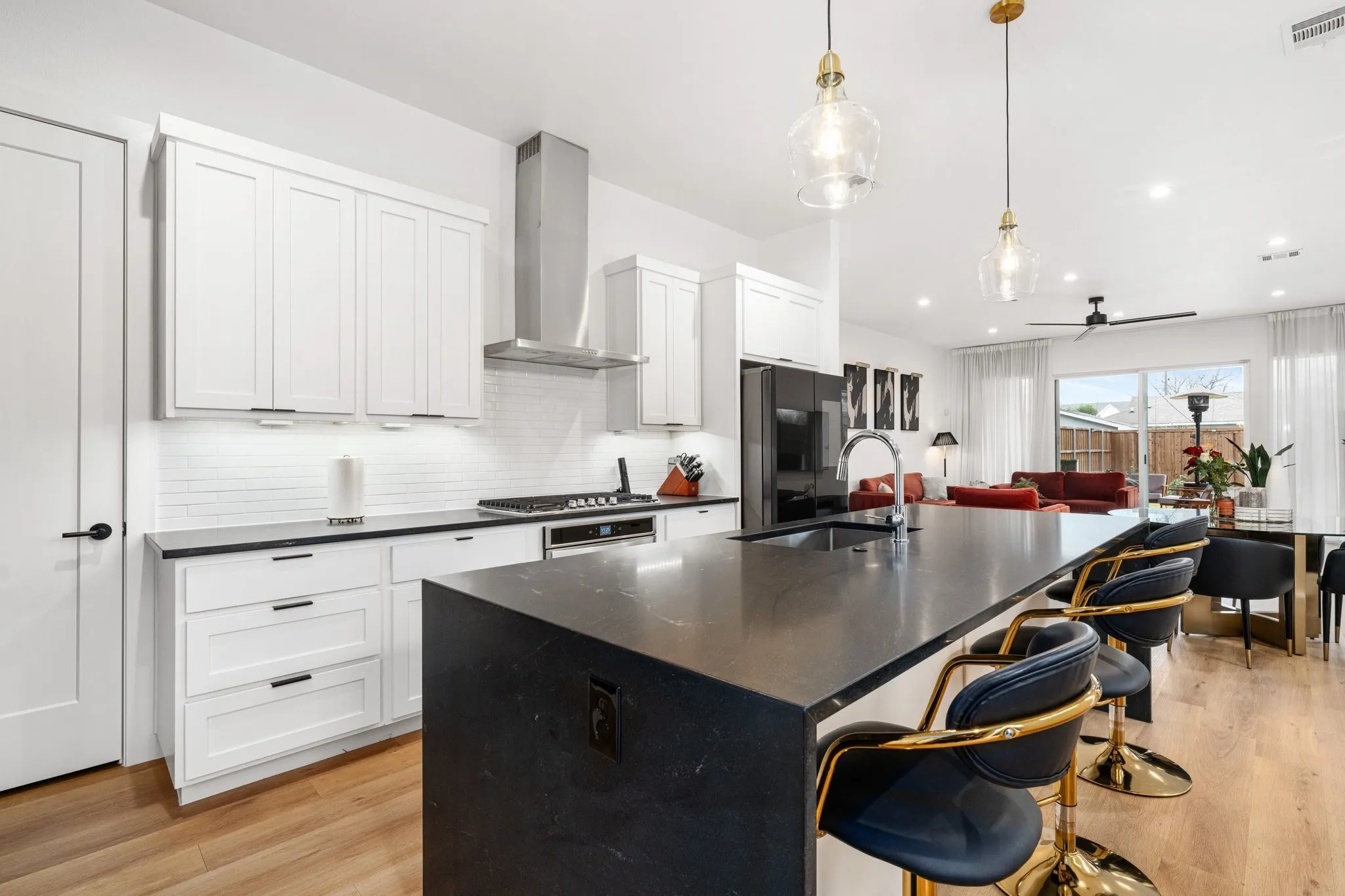 Single Family Residence For Sale in Dallas County , 1101 Martinique Avenue, Dallas, Texas 75223, 3 Bedroom, 3 Bathroom, 2 Garage spaces, 2,151 Sqft, built in 2023, mls#21401599, Real Estate Agent in Dallas, Homes For Sale in Dallas county, Homes For Sale in Dallas, Realtor in Dallas Texas, Real Estate Brokerage Independent Realty Texas, Luminita Cordes Realtor