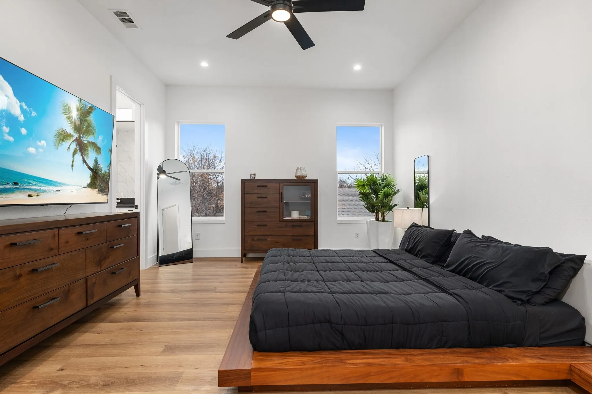 Single Family Residence For Sale in Dallas County , 1101 Martinique Avenue, Dallas, Texas 75223, 3 Bedroom, 3 Bathroom, 2 Garage spaces, 2,151 Sqft, built in 2023, mls#21401599, Real Estate Agent in Dallas, Homes For Sale in Dallas county, Homes For Sale in Dallas, Realtor in Dallas Texas, Real Estate Brokerage Independent Realty Texas, Luminita Cordes Realtor