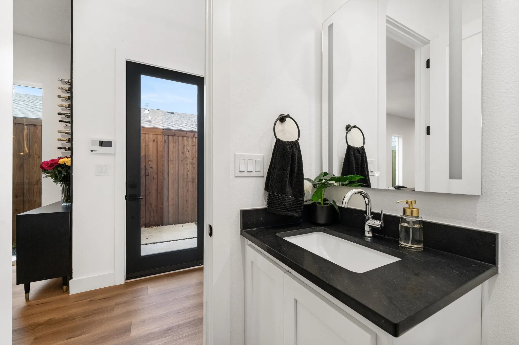 Single Family Residence For Sale in Dallas County , 1101 Martinique Avenue, Dallas, Texas 75223, 3 Bedroom, 3 Bathroom, 2 Garage spaces, 2,151 Sqft, built in 2023, mls#21401599, Real Estate Agent in Dallas, Homes For Sale in Dallas county, Homes For Sale in Dallas, Realtor in Dallas Texas, Real Estate Brokerage Independent Realty Texas, Luminita Cordes Realtor