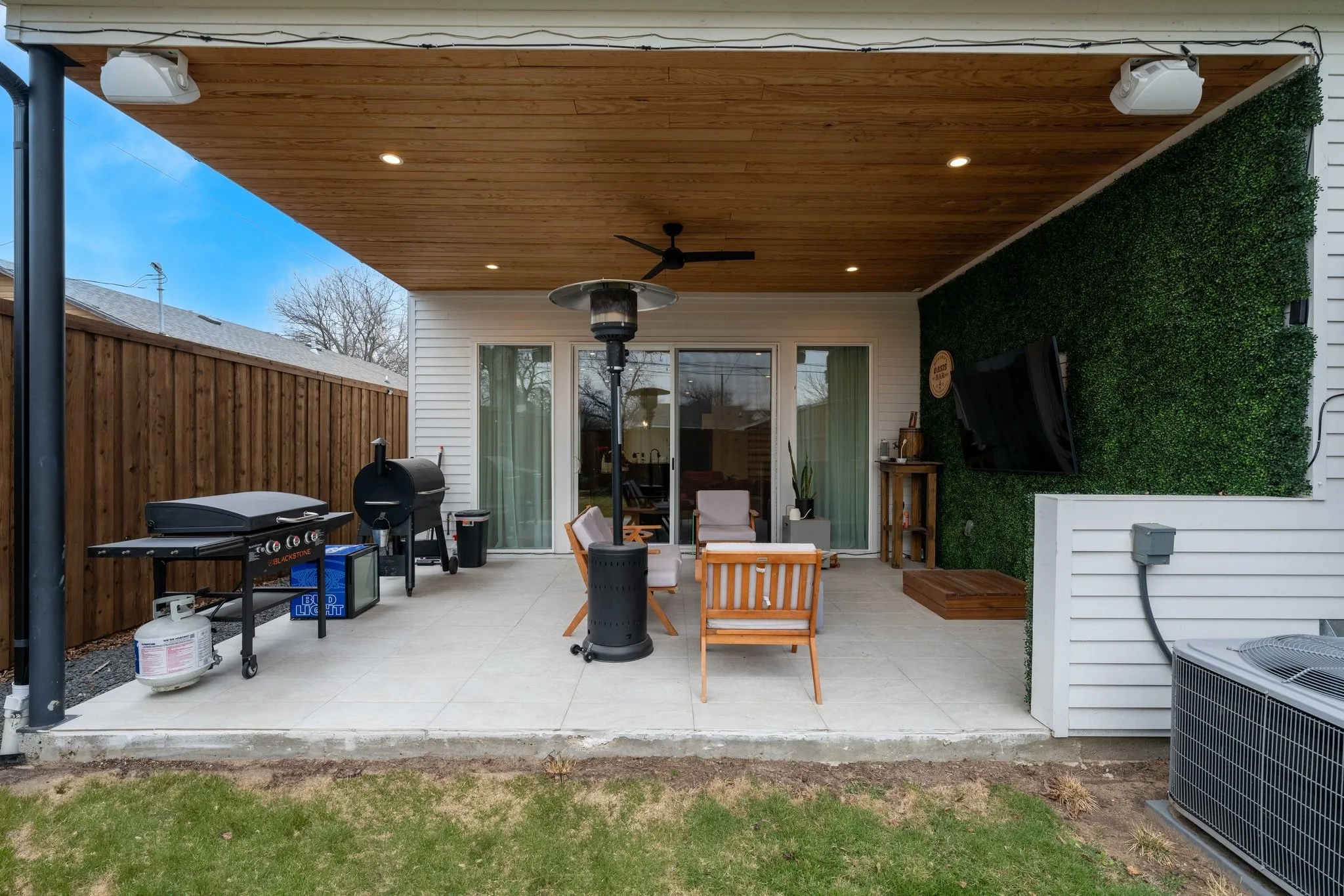 Single Family Residence For Sale in Dallas County , 1101 Martinique Avenue, Dallas, Texas 75223, 3 Bedroom, 3 Bathroom, 2 Garage spaces, 2,151 Sqft, built in 2023, mls#21401599, Real Estate Agent in Dallas, Homes For Sale in Dallas county, Homes For Sale in Dallas, Realtor in Dallas Texas, Real Estate Brokerage Independent Realty Texas, Luminita Cordes Realtor