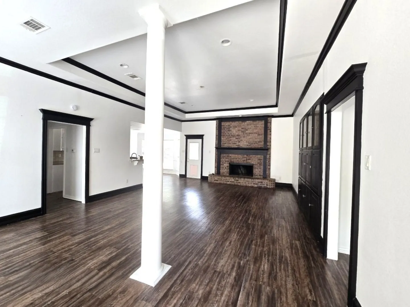 Single Family Residence For Sale in Kaufman County , 1406 Chancellor Drive, Kaufman, Texas 75142, 3 Bedroom, 2 Bathroom, 2 Garage spaces, 1,695 Sqft, built in 2002, mls#21401619, Real Estate Agent in Kaufman, Homes For Sale in Kaufman county, Homes For Sale in Kaufman, Realtor in Kaufman Texas, Real Estate Brokerage Independent Realty Texas, Luminita Cordes Realtor