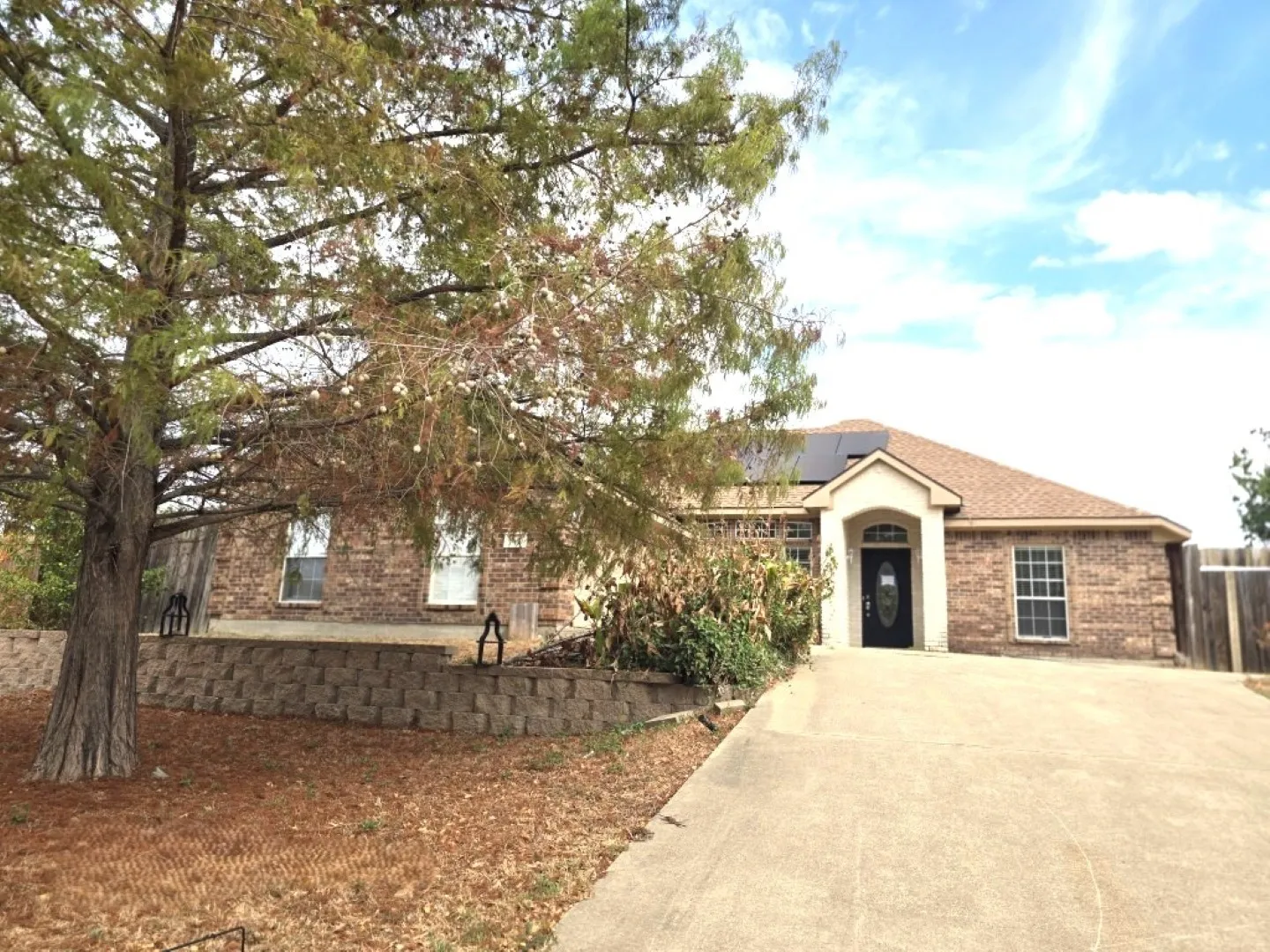 Single Family Residence For Sale in Kaufman County , 1406 Chancellor Drive, Kaufman, Texas 75142, 3 Bedroom, 2 Bathroom, 2 Garage spaces, 1,695 Sqft, built in 2002, mls#21401619, Real Estate Agent in Kaufman, Homes For Sale in Kaufman county, Homes For Sale in Kaufman, Realtor in Kaufman Texas, Real Estate Brokerage Independent Realty Texas, Luminita Cordes Realtor
