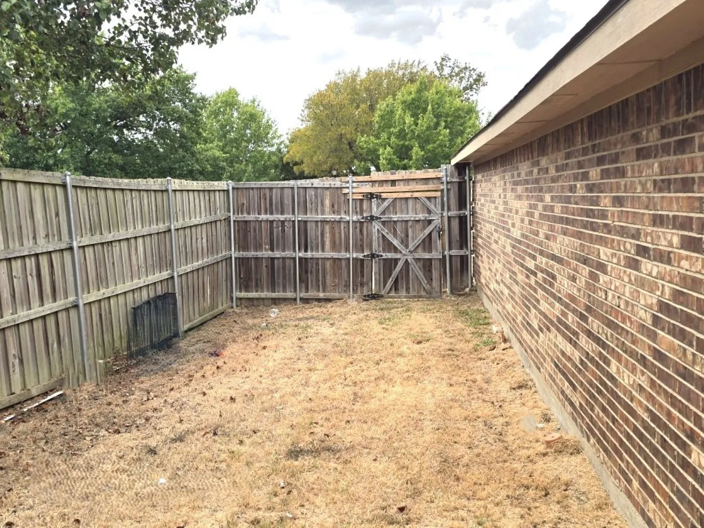 Single Family Residence For Sale in Kaufman County , 1406 Chancellor Drive, Kaufman, Texas 75142, 3 Bedroom, 2 Bathroom, 2 Garage spaces, 1,695 Sqft, built in 2002, mls#21401619, Real Estate Agent in Kaufman, Homes For Sale in Kaufman county, Homes For Sale in Kaufman, Realtor in Kaufman Texas, Real Estate Brokerage Independent Realty Texas, Luminita Cordes Realtor